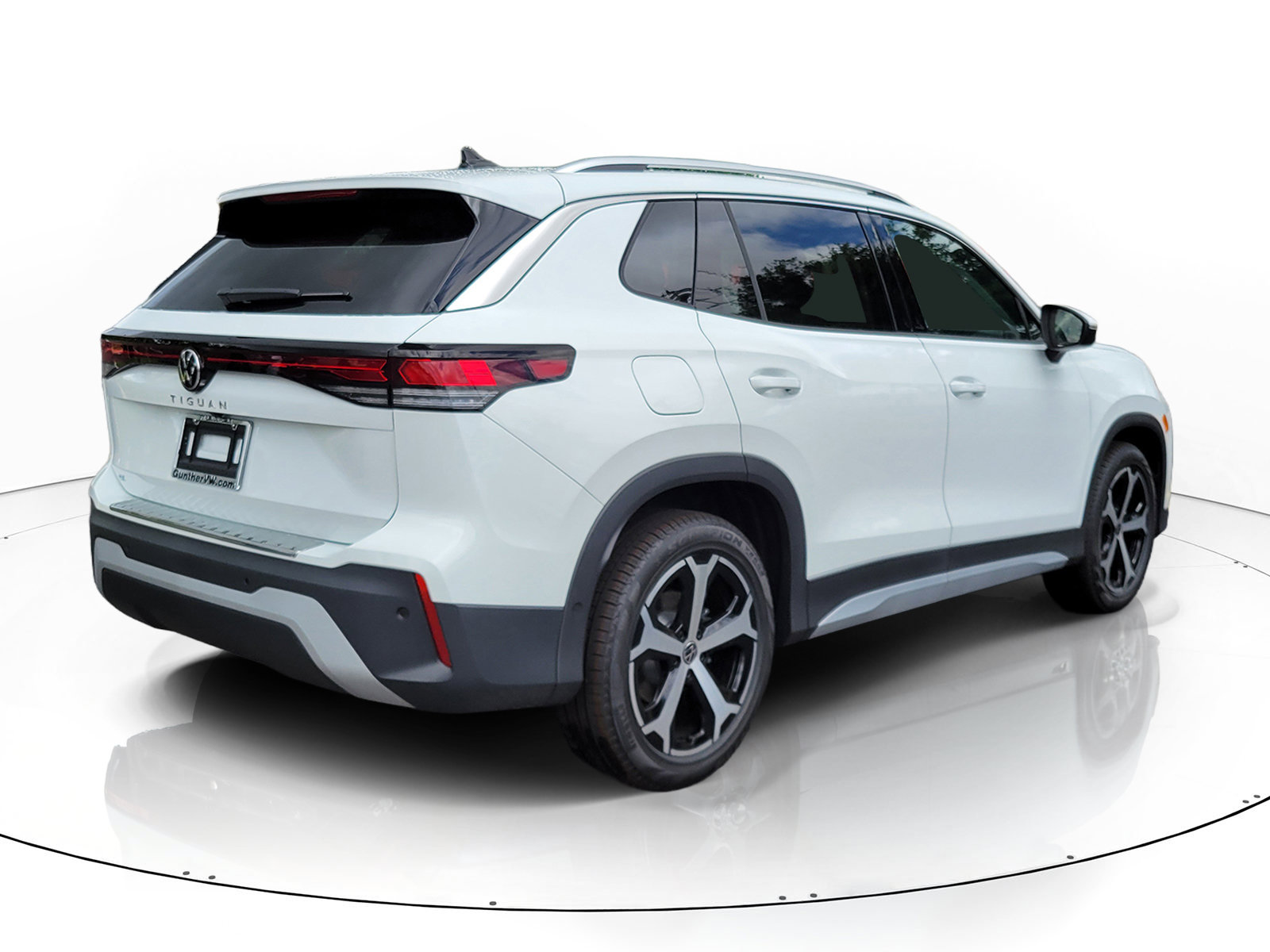 New 2026 Volkswagen Tiguan SE SUV