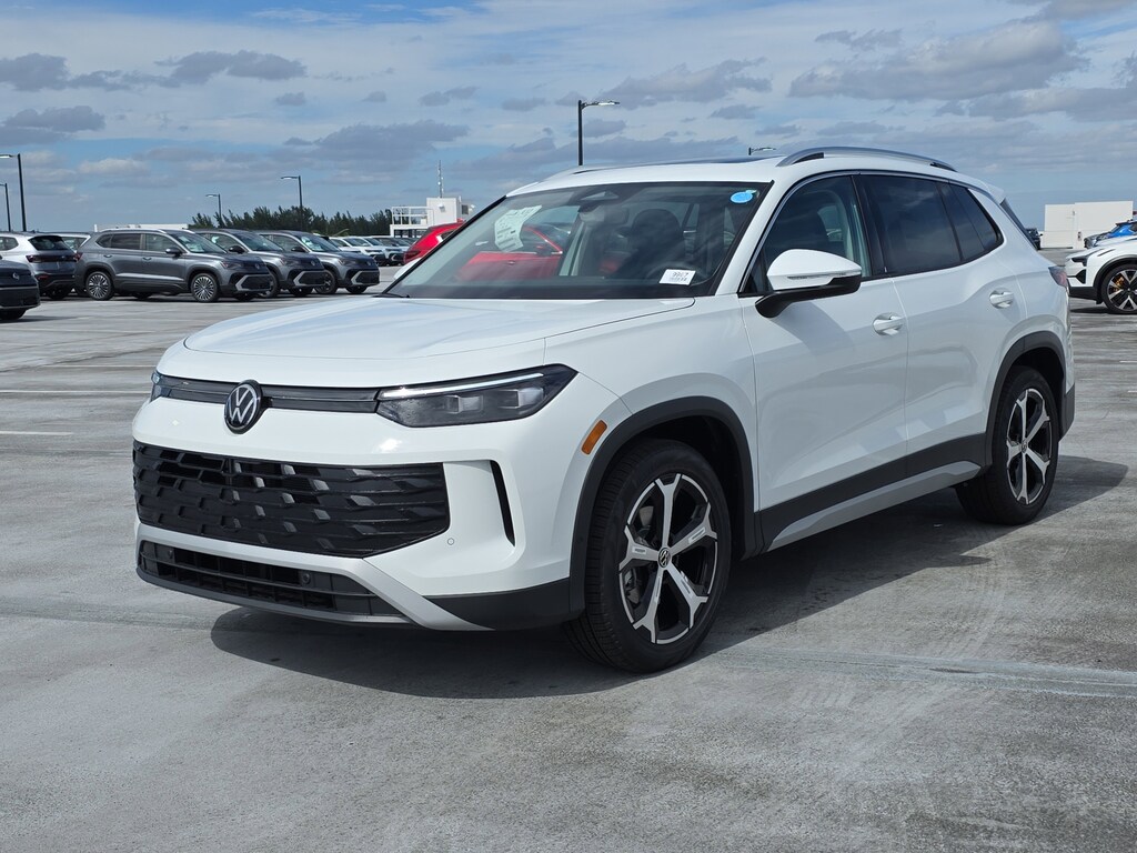 New 2026 Volkswagen Tiguan 2.0T SE SUV