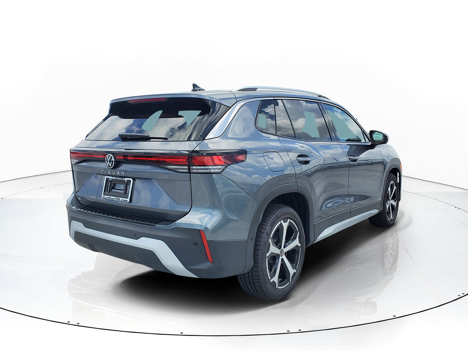 New 2026 Volkswagen Tiguan SE SUV