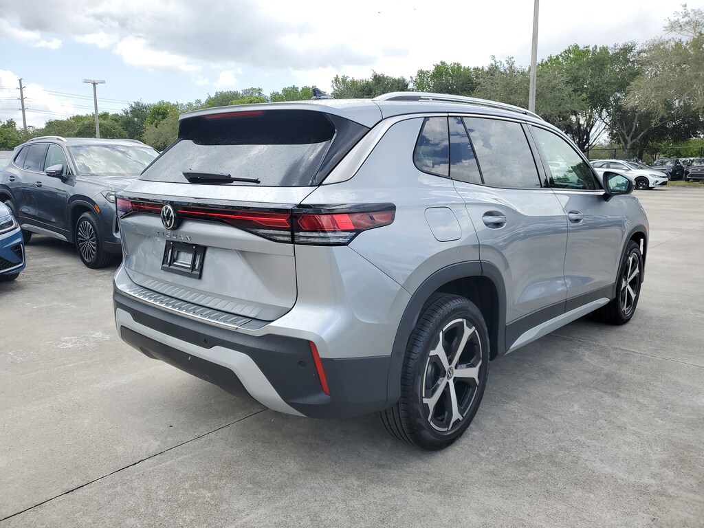 New 2025 Volkswagen Tiguan 2.0T SE SUV