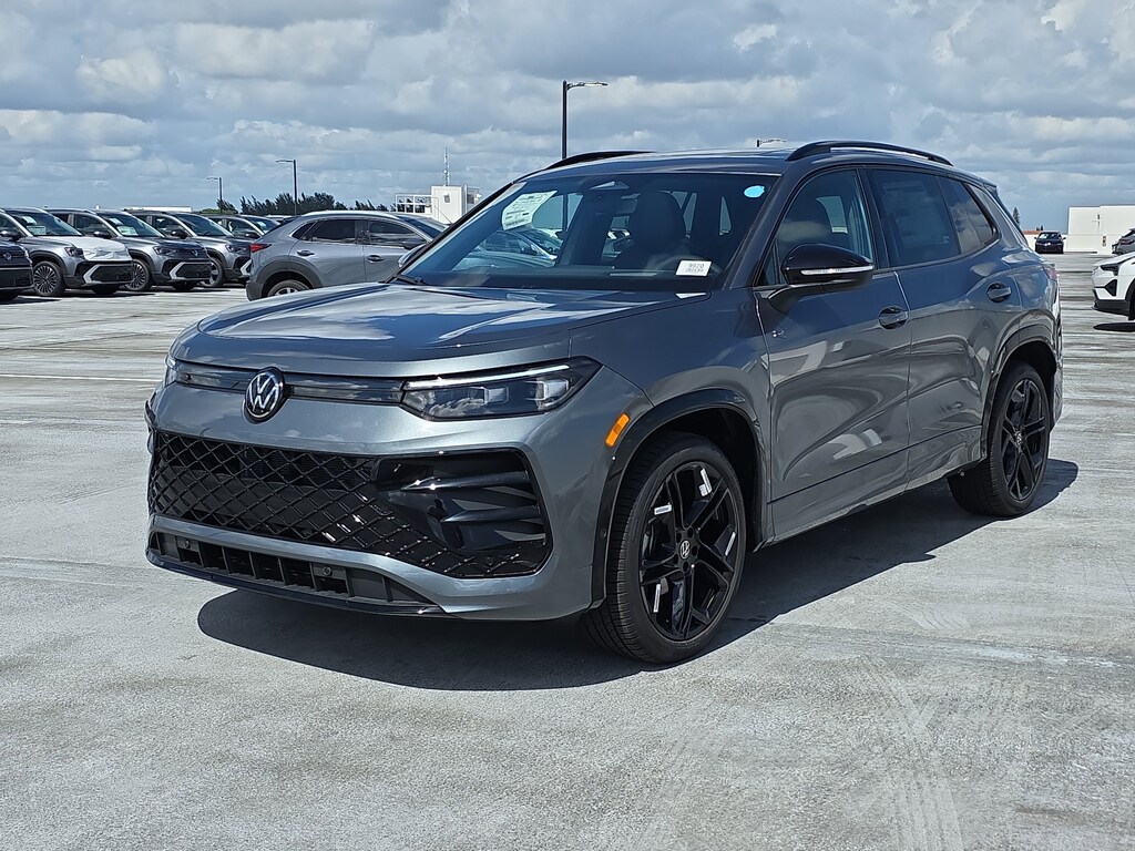 New 2026 Volkswagen Tiguan 2.0T SE SUV