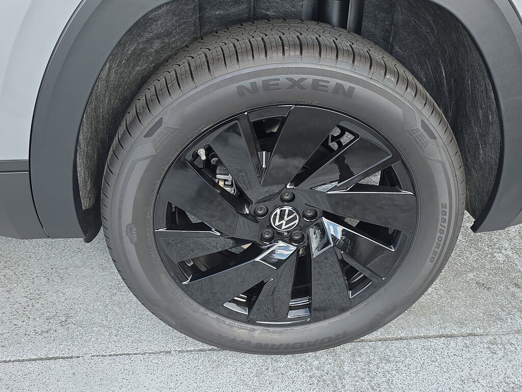 New 2026 Volkswagen Atlas Cross Sport 2.0T SE w/Technology SUV