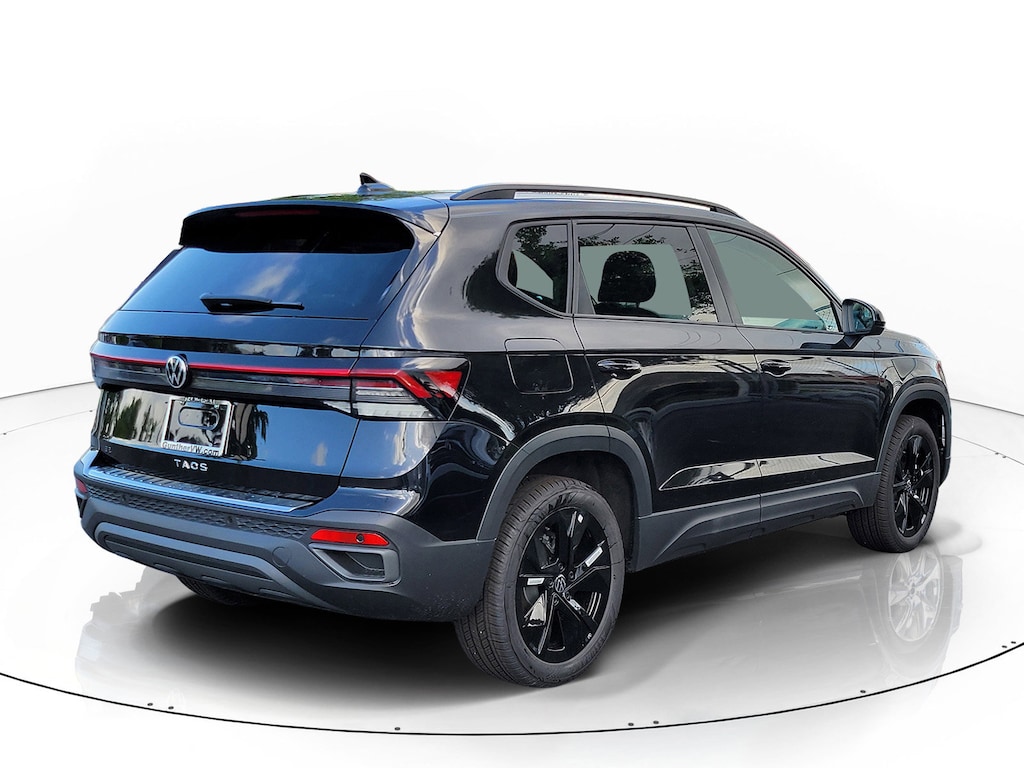 New 2026 Volkswagen Taos 1.5T SE Black SUV