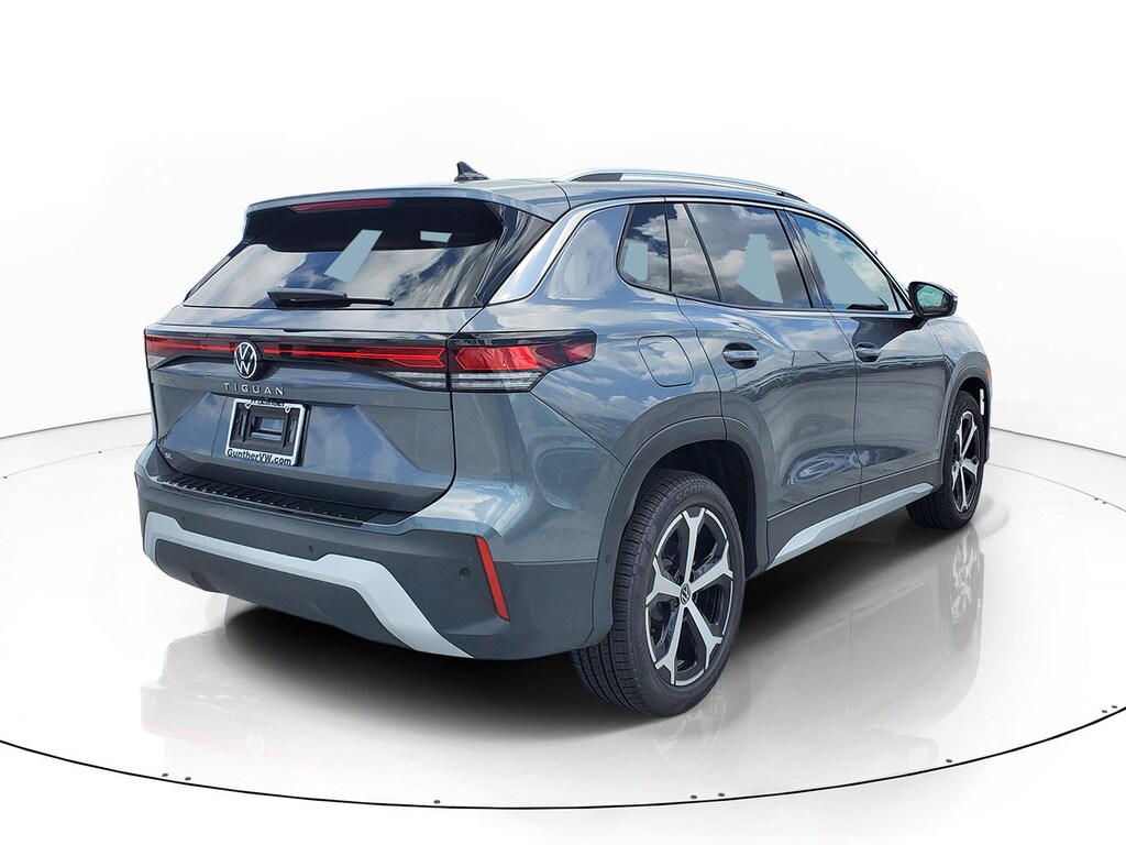 New 2026 Volkswagen Tiguan SE SUV