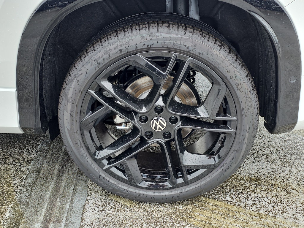 New 2025 Volkswagen Tiguan 2.0T SE R-Line Black SUV