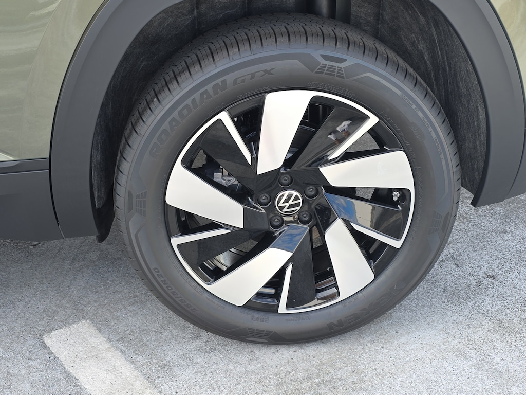 New 2026 Volkswagen Atlas Cross Sport 2.0T SE w/Technology SUV