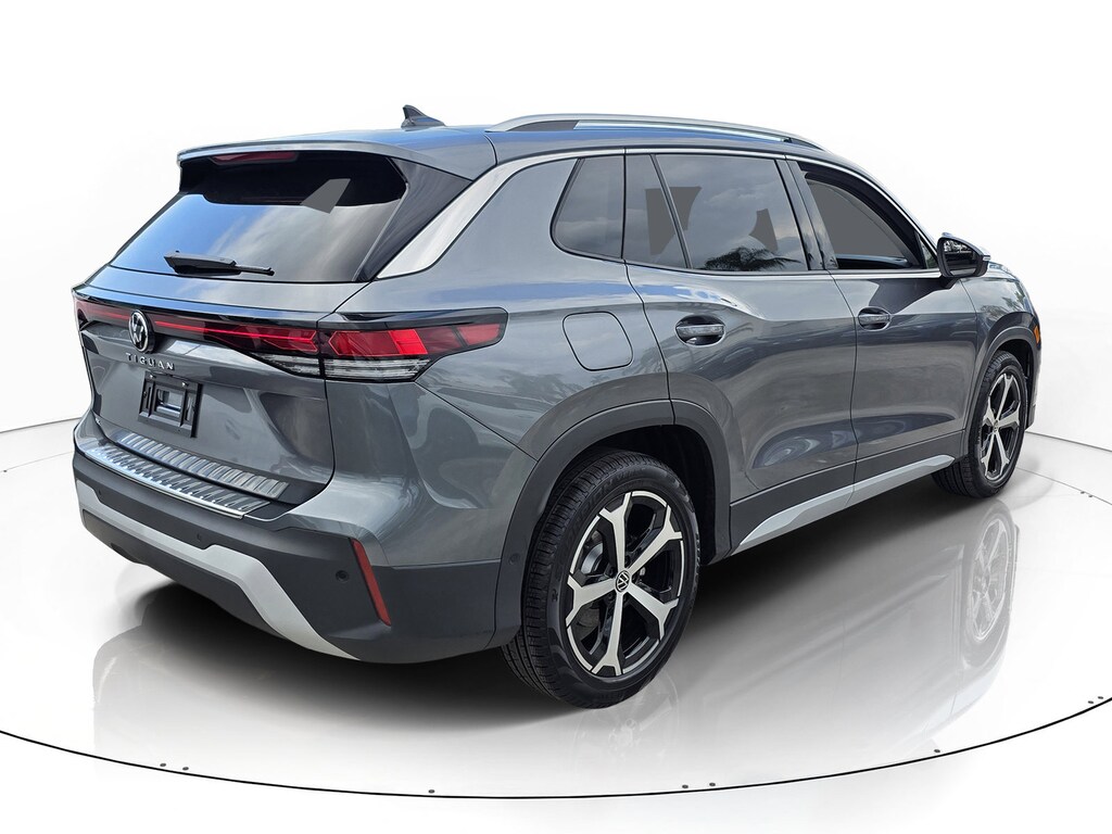 New 2026 Volkswagen Tiguan 2.0T SE SUV