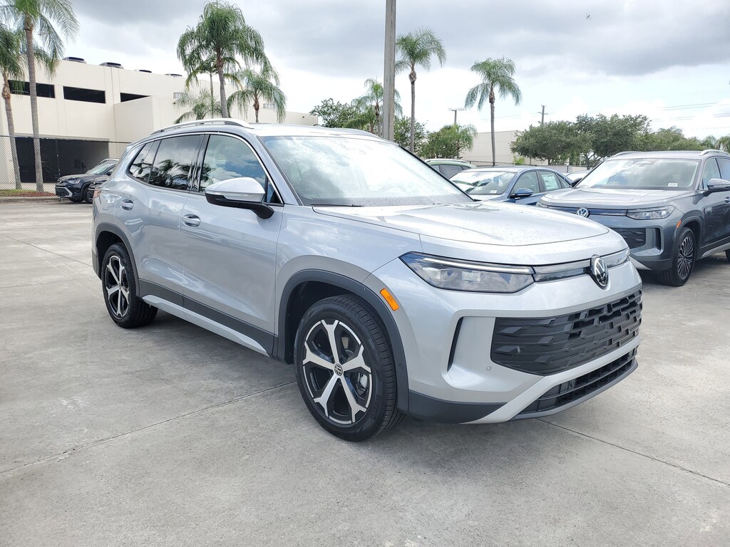 New 2025 Volkswagen Tiguan 2.0T SE SUV