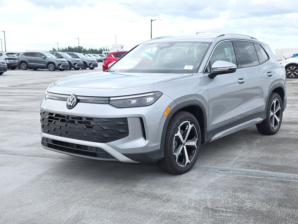 New 2026 Volkswagen Tiguan 2.0T SE SUV
