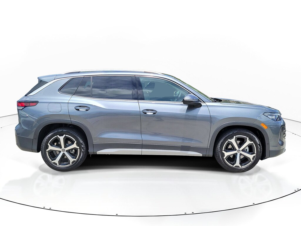 New 2026 Volkswagen Tiguan SE SUV