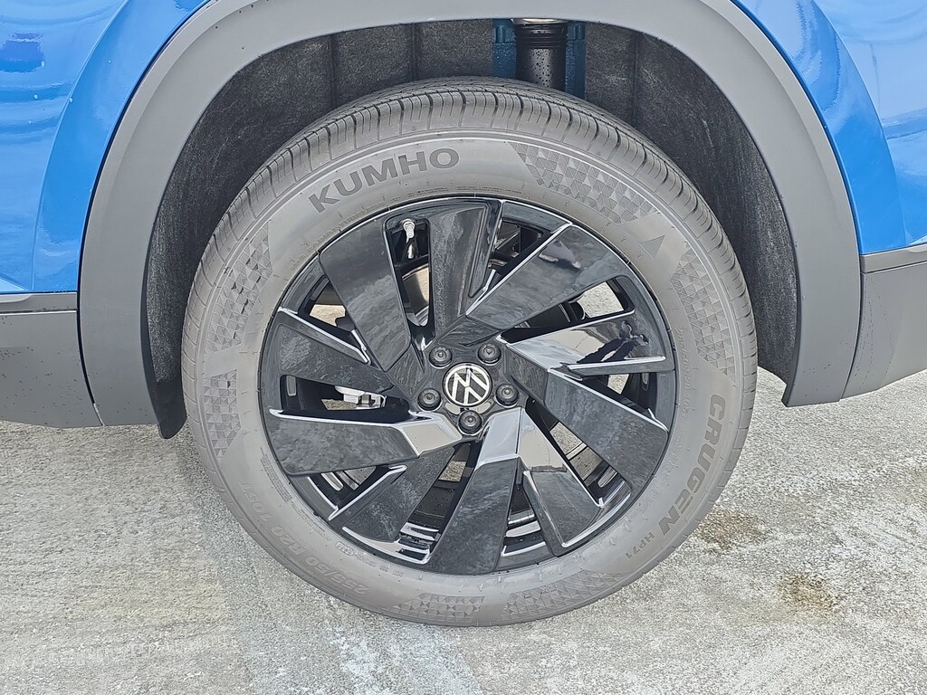 New 2026 Volkswagen Atlas Cross Sport 2.0T SE w/Technology SUV