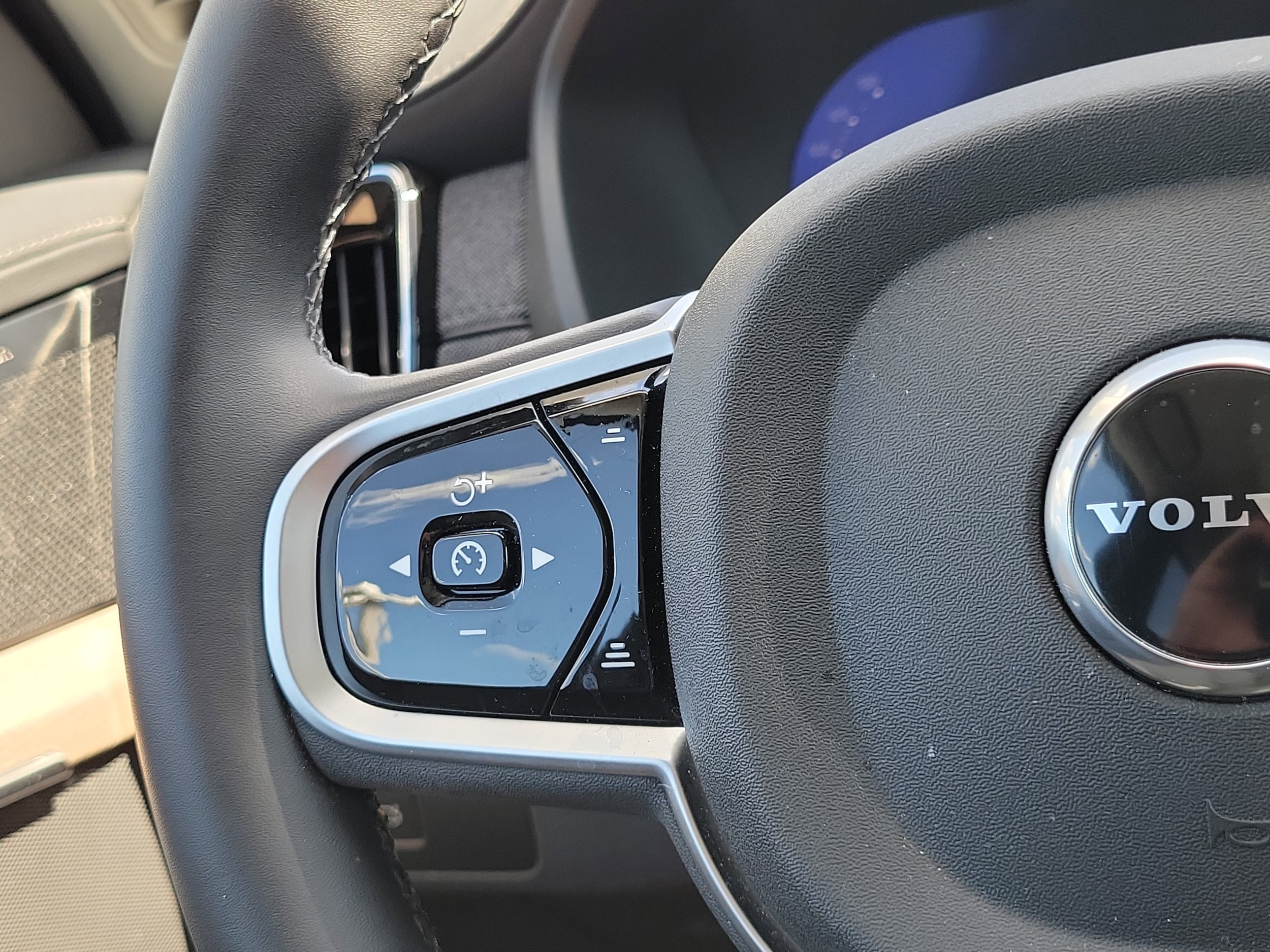2025 Volvo XC90 Plus - Photo 25