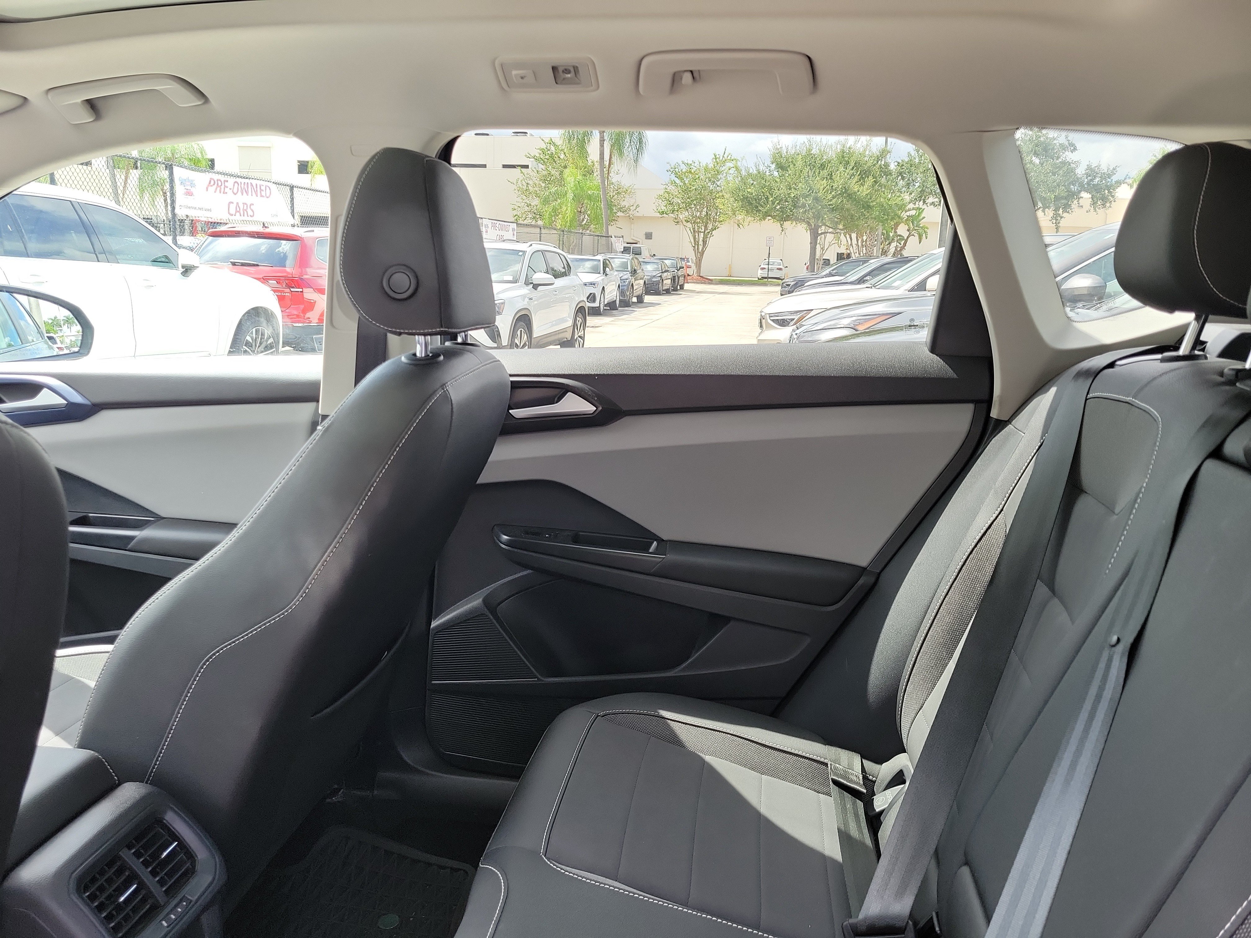 2023 Volkswagen Taos SE - Photo 12