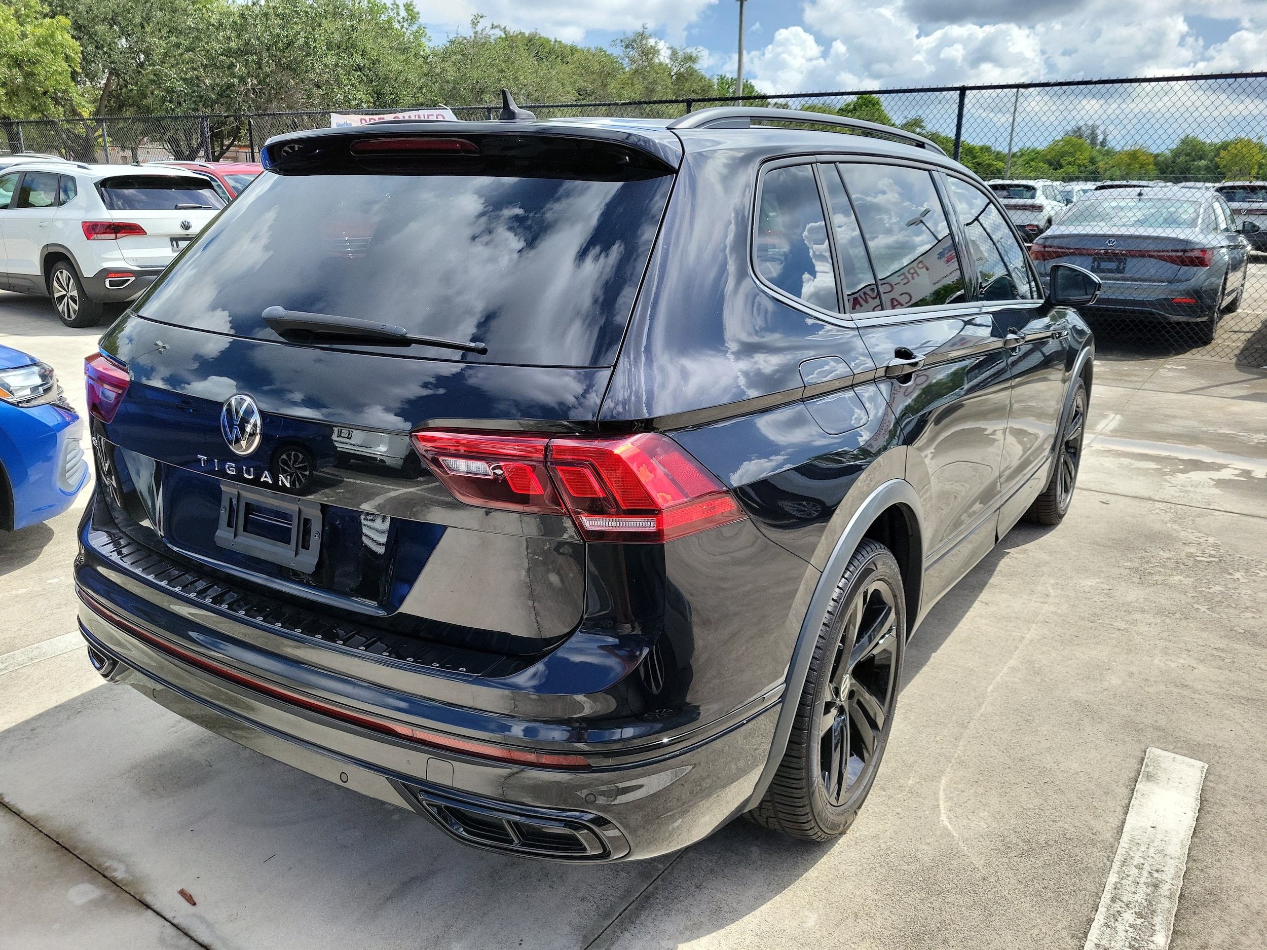 2023 Volkswagen Tiguan SE R-LINE BLACK - Photo 9