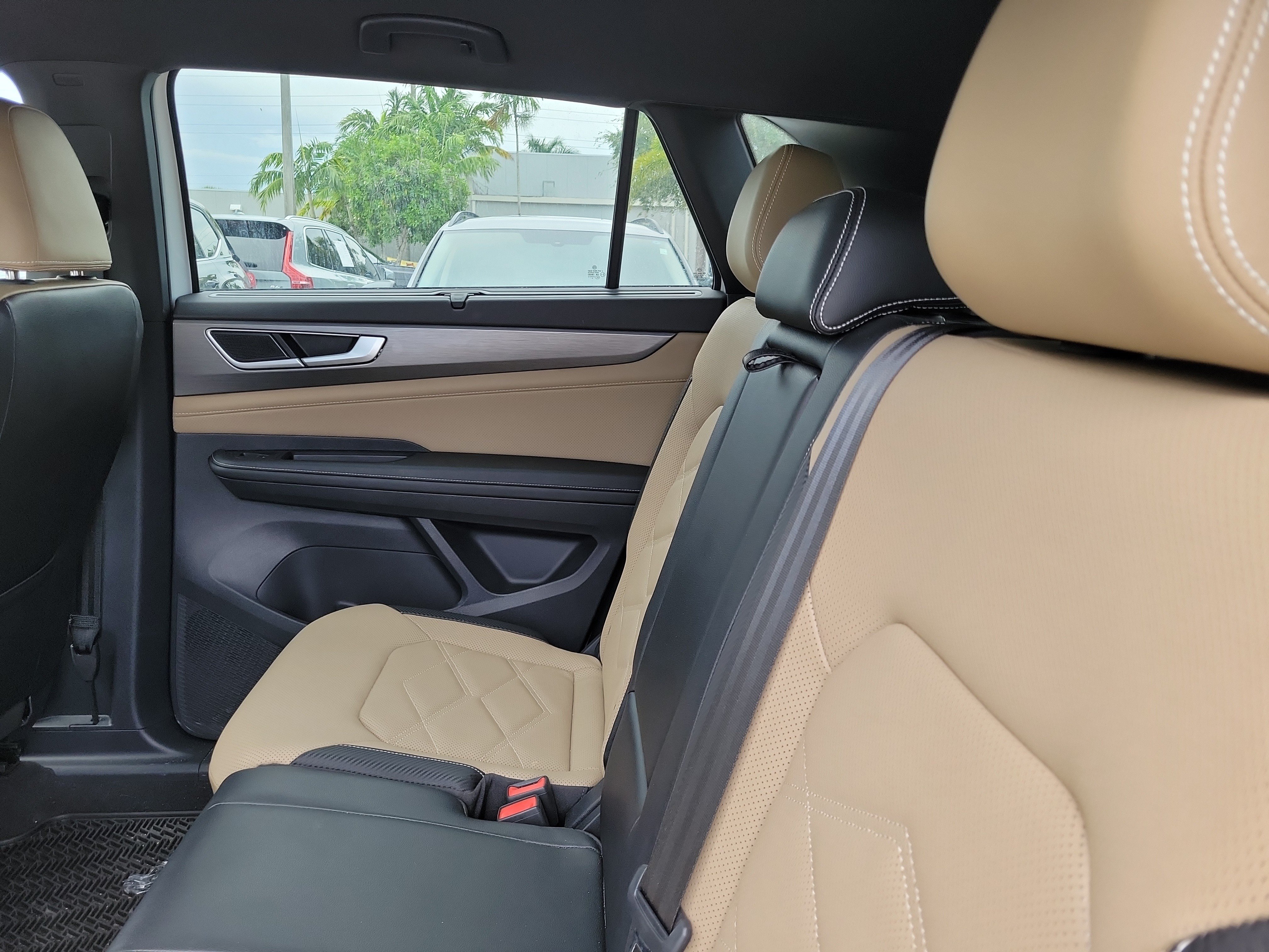 2024 Volkswagen Atlas Cross Sport SE w/Tech - Photo 13