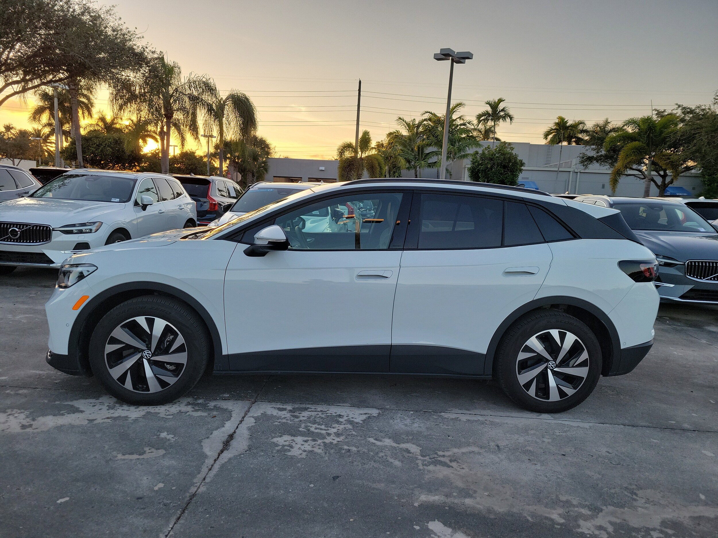 2024 Volkswagen ID.4 Standard photo 4