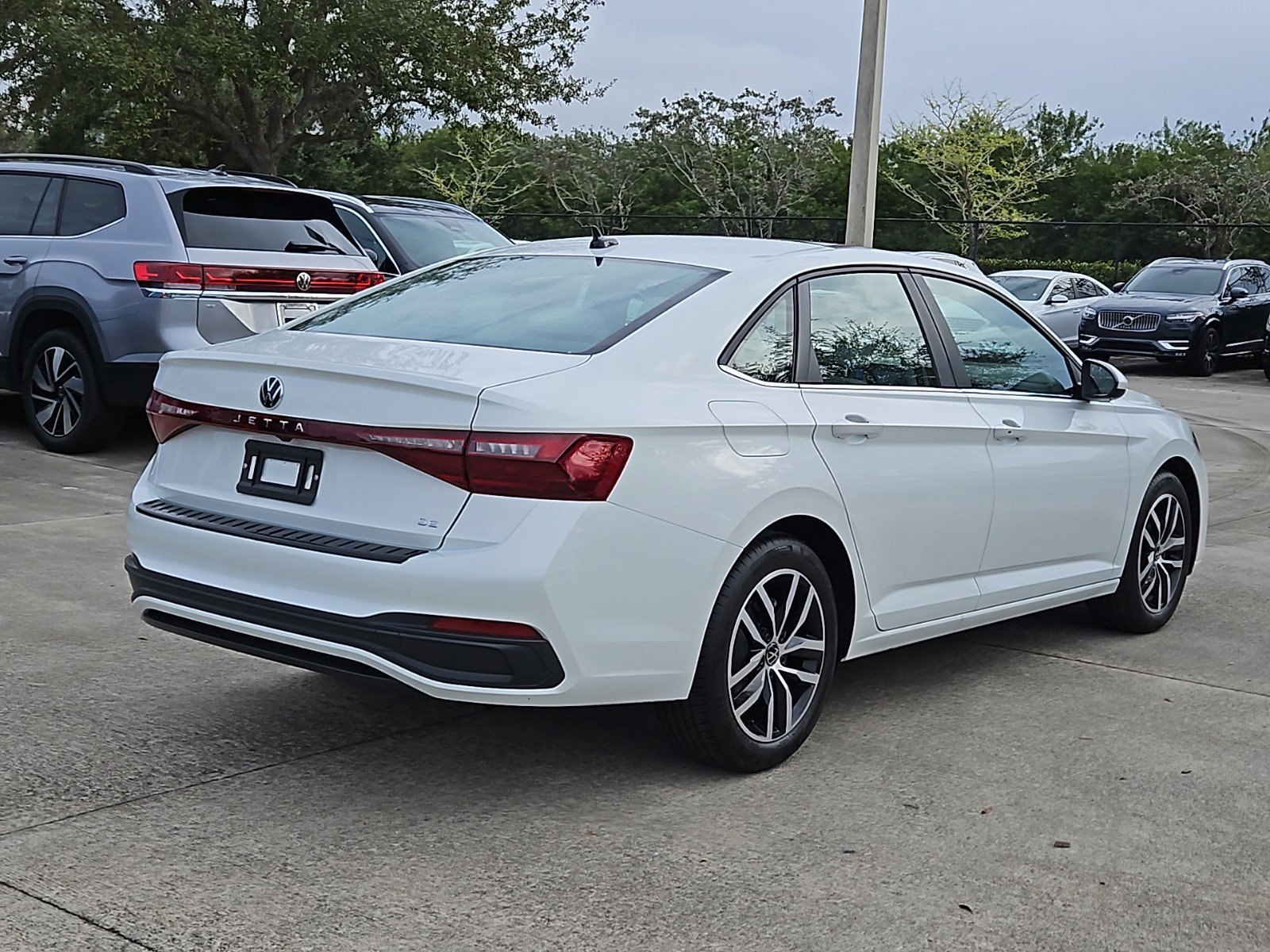 2025 Volkswagen Jetta 1.5T SE photo 2