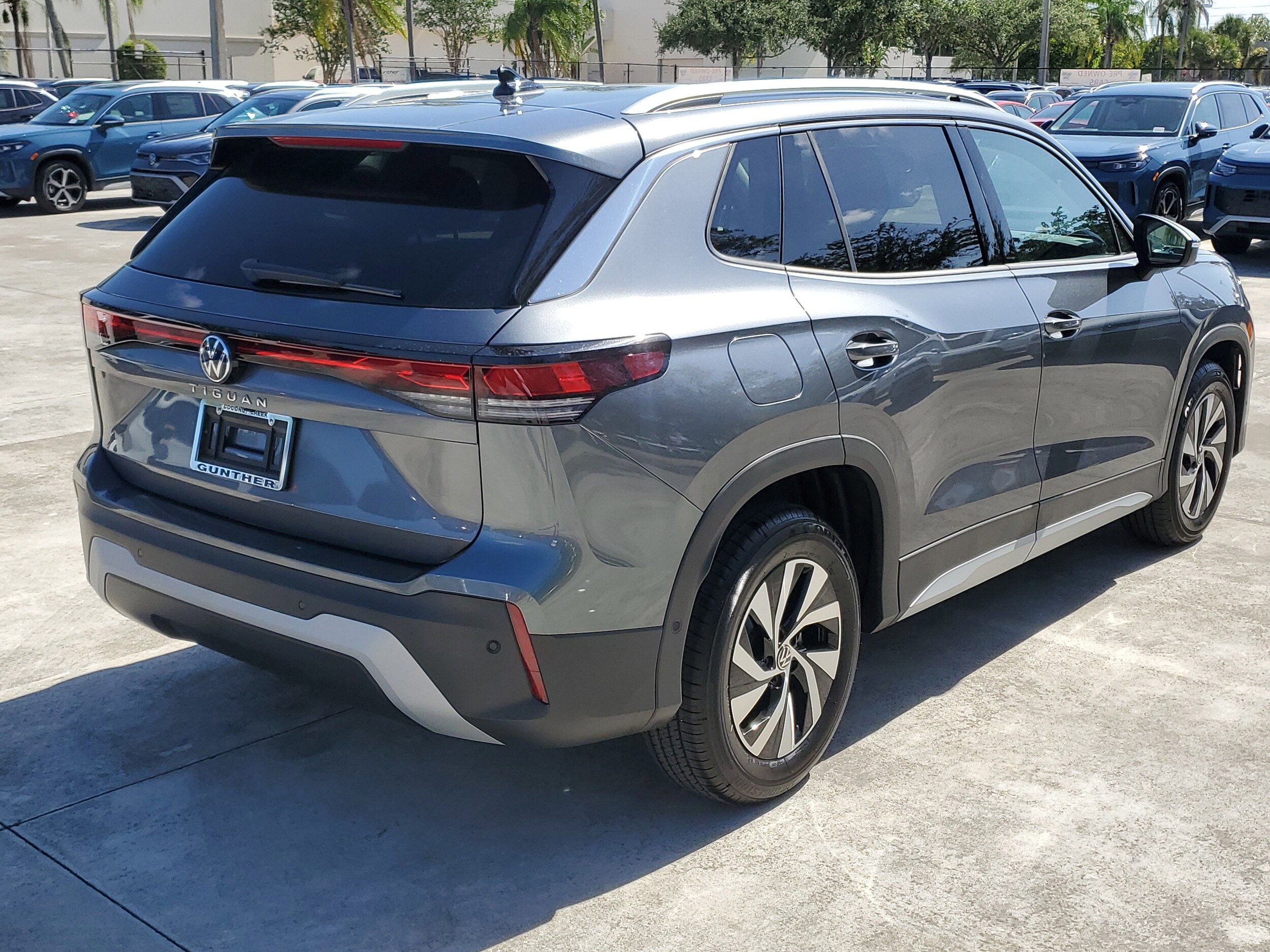 2025 Volkswagen Tiguan S photo 3