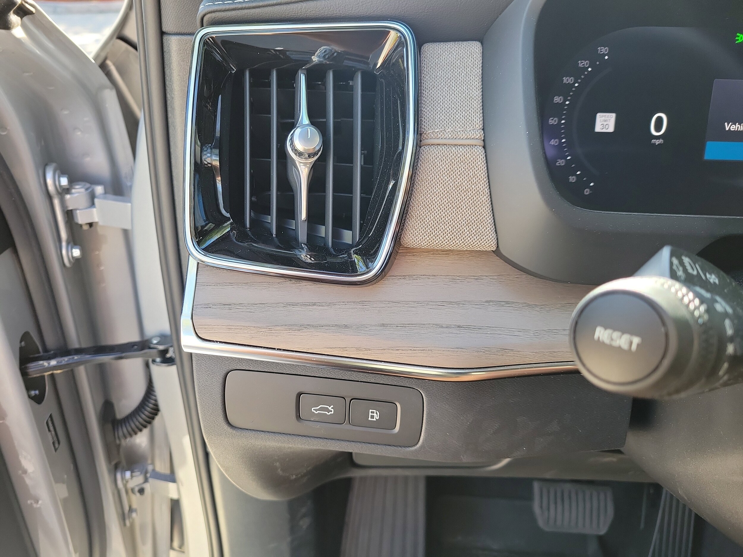 2025 Volvo XC90 Plus - Photo 21
