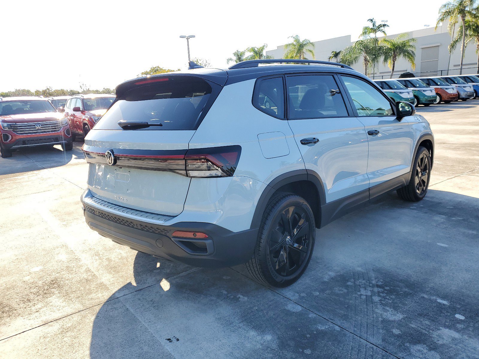 2025 Volkswagen Taos SE photo 3
