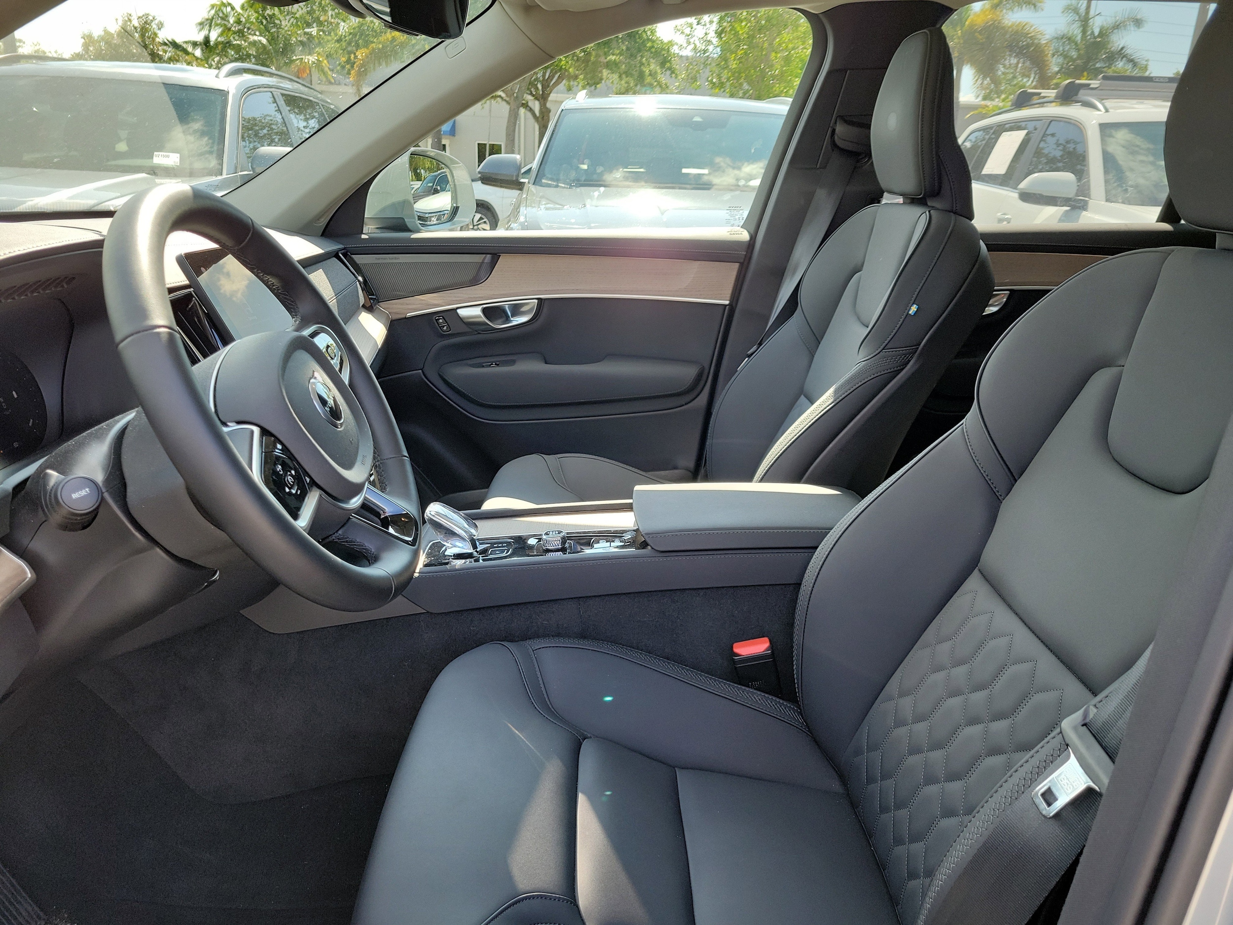 2025 Volvo XC90 Plus - Photo 17