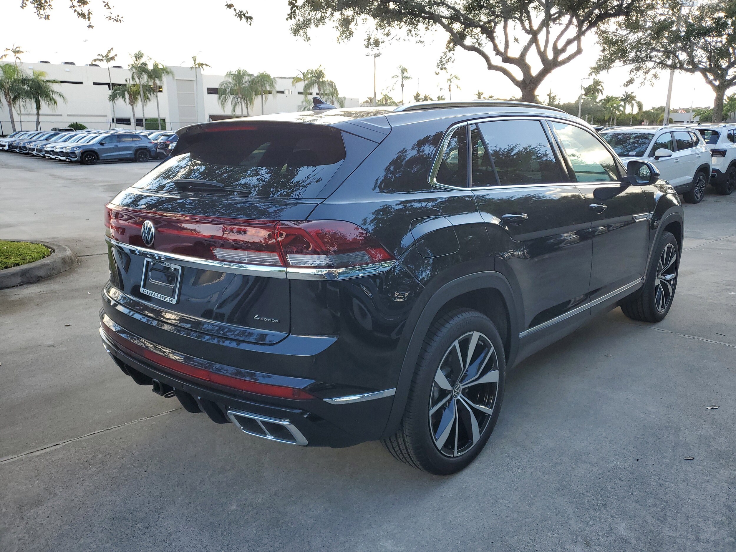 2026 Volkswagen Atlas Cross Sport SEL Premium R-Line photo 3