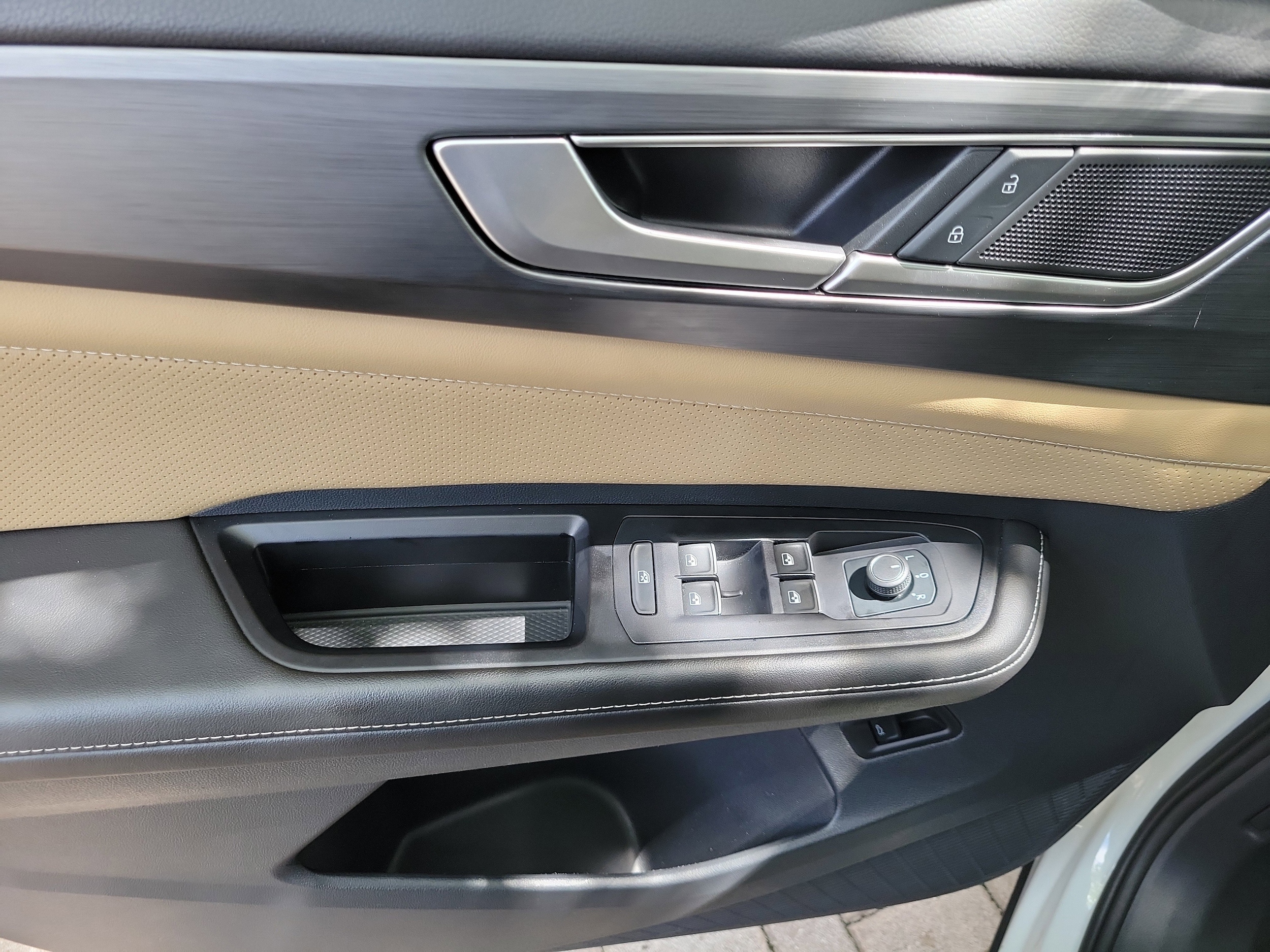 2024 Volkswagen Atlas Cross Sport SE w/Tech - Photo 19
