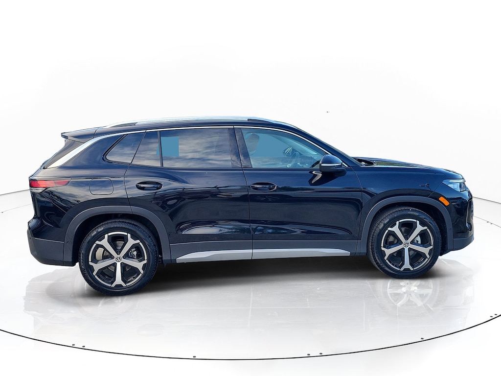 New 2026 Volkswagen Tiguan SE SUV