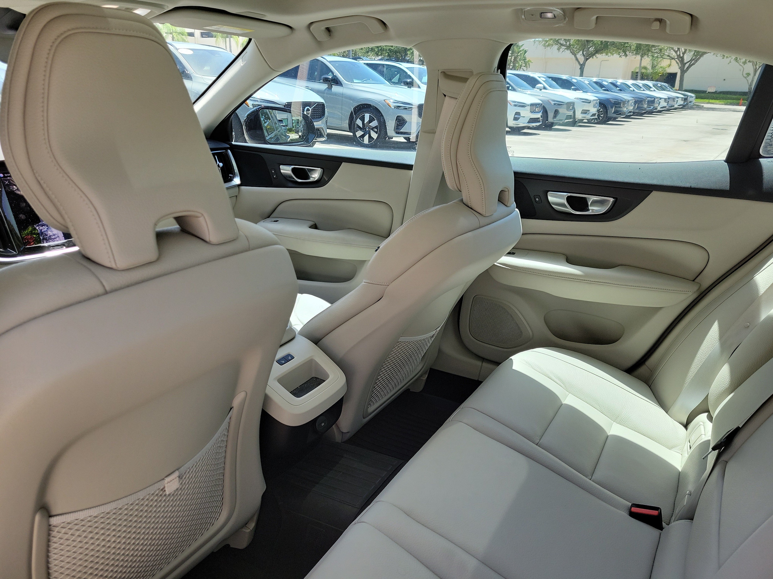 2024 Volvo S60 Plus - Photo 12