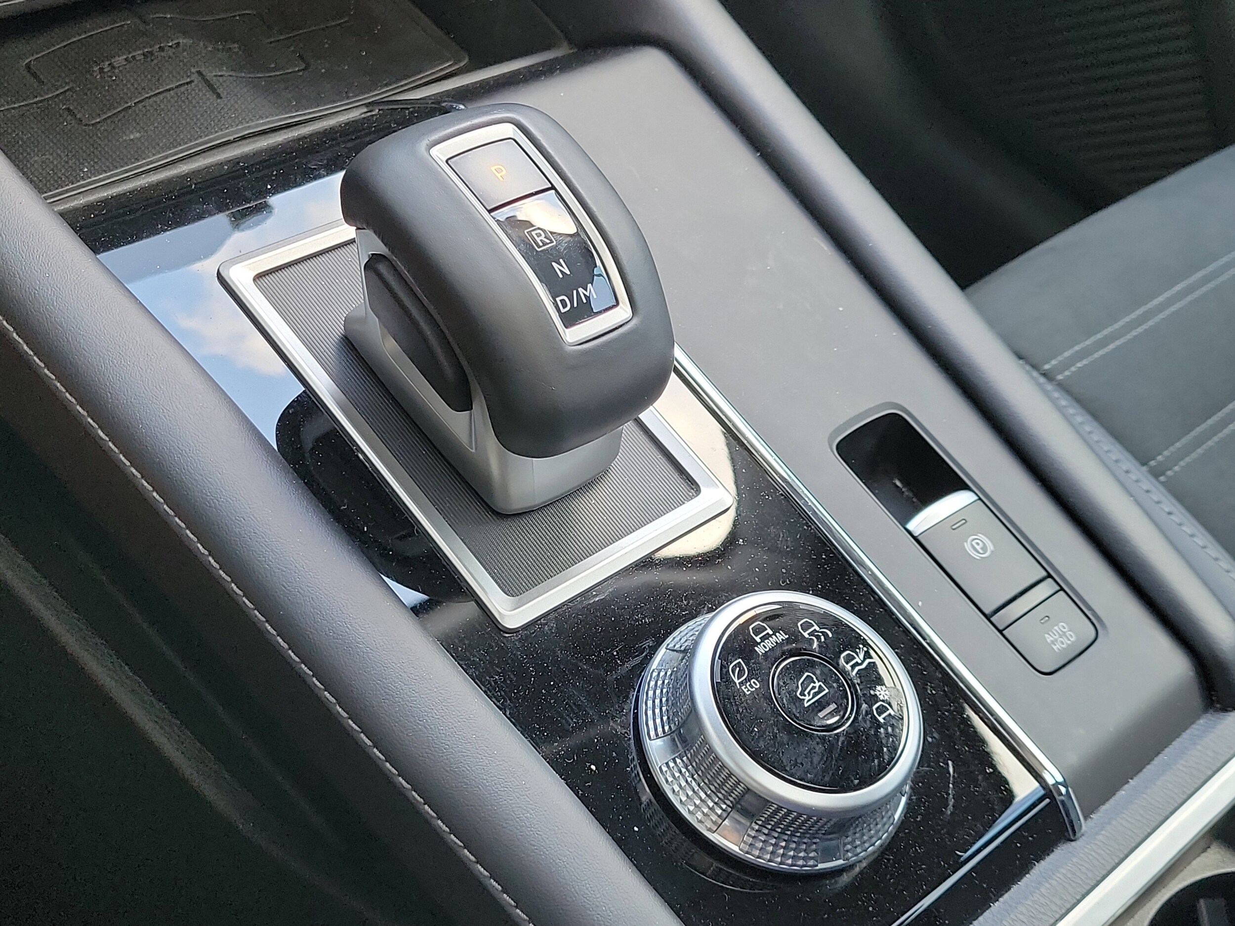 2024 Mitsubishi Outlander SE - Photo 29