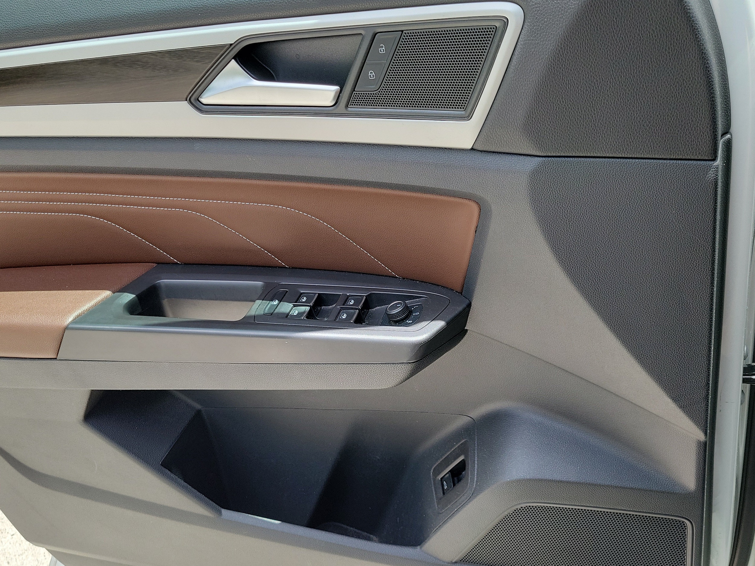 2023 Volkswagen Atlas SE w/Tech - Photo 18