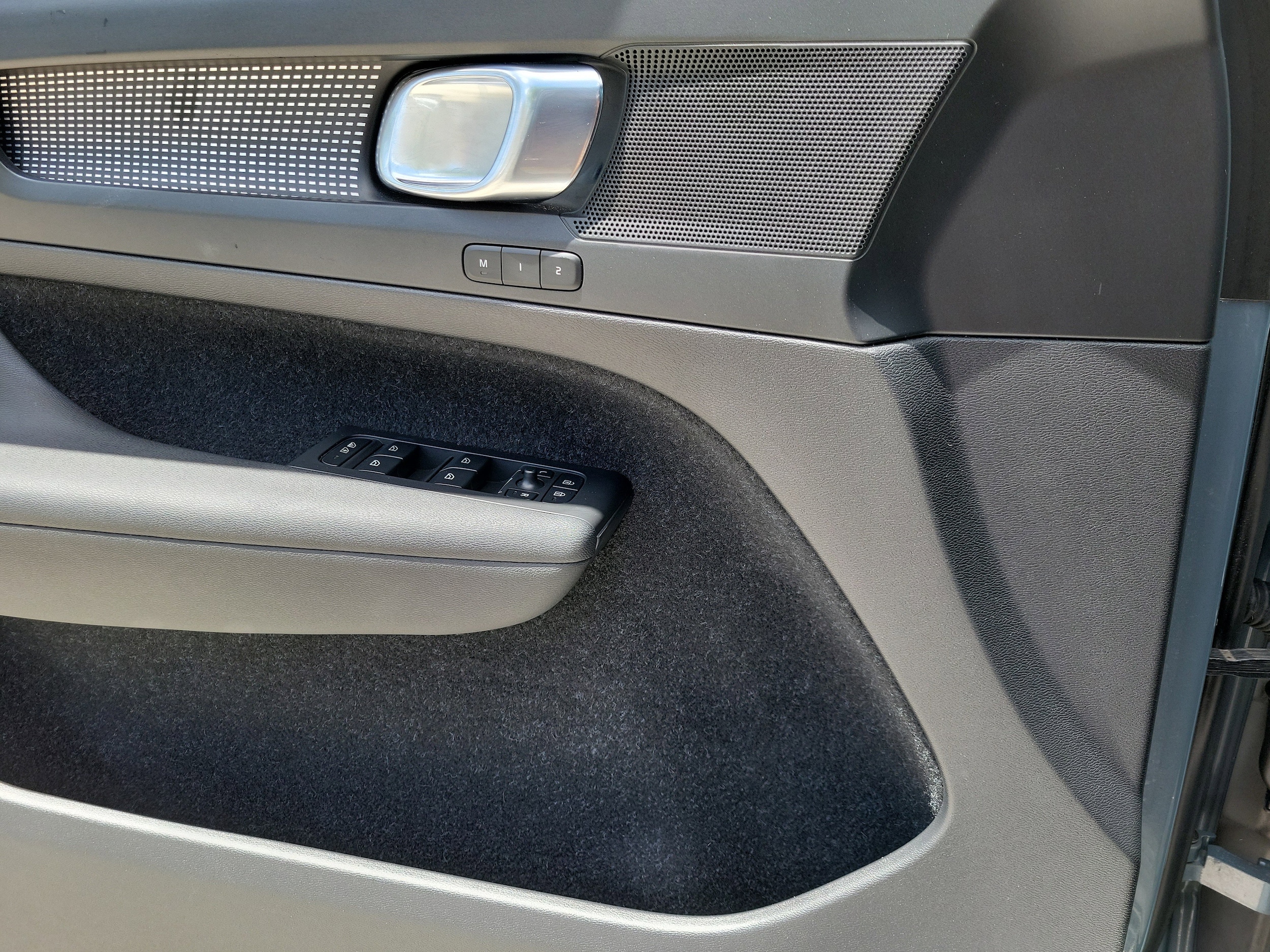 2021 Volvo XC40 R-Design - Photo 23