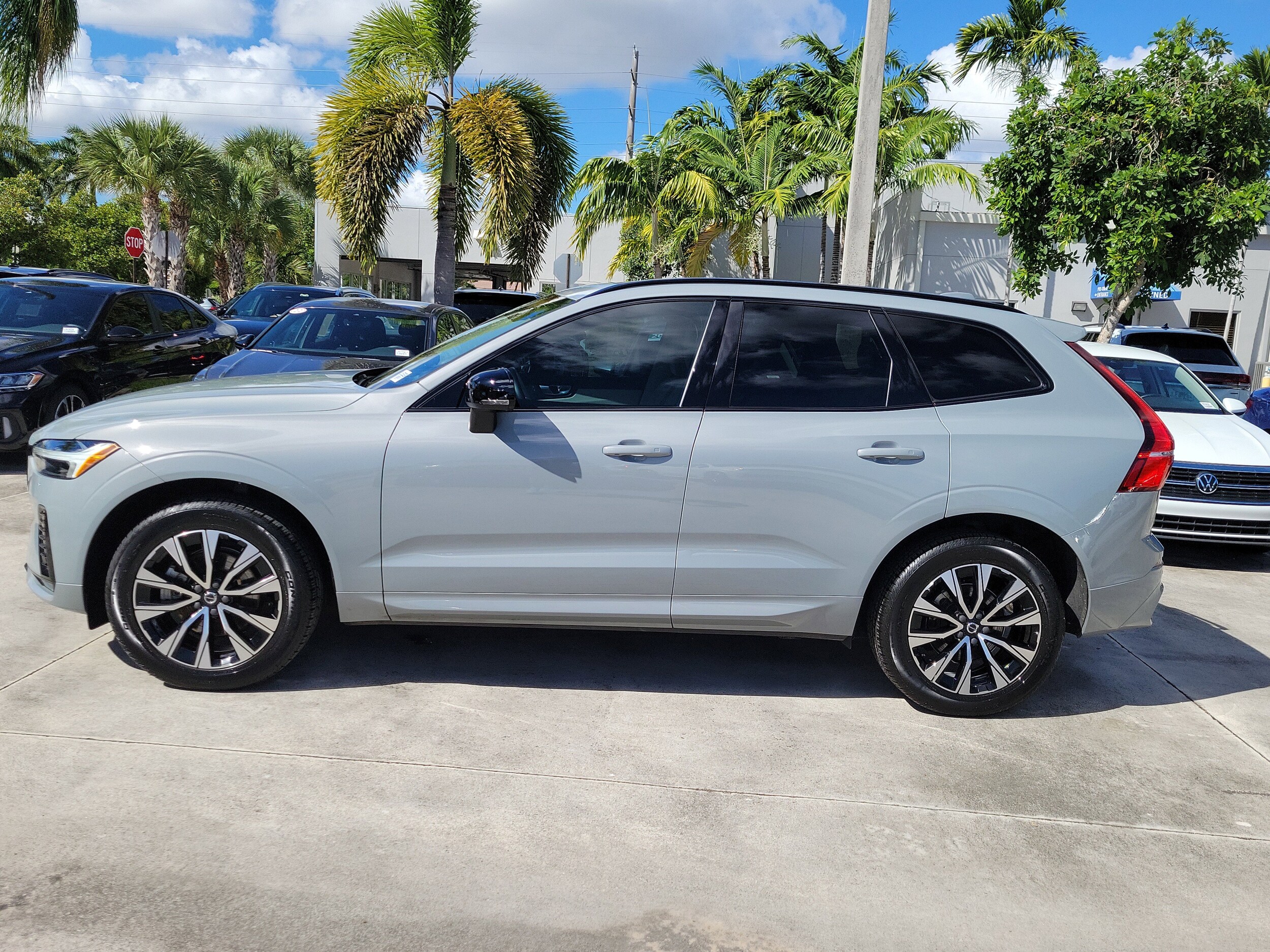 2024 Volvo XC60 B5 Core photo 3