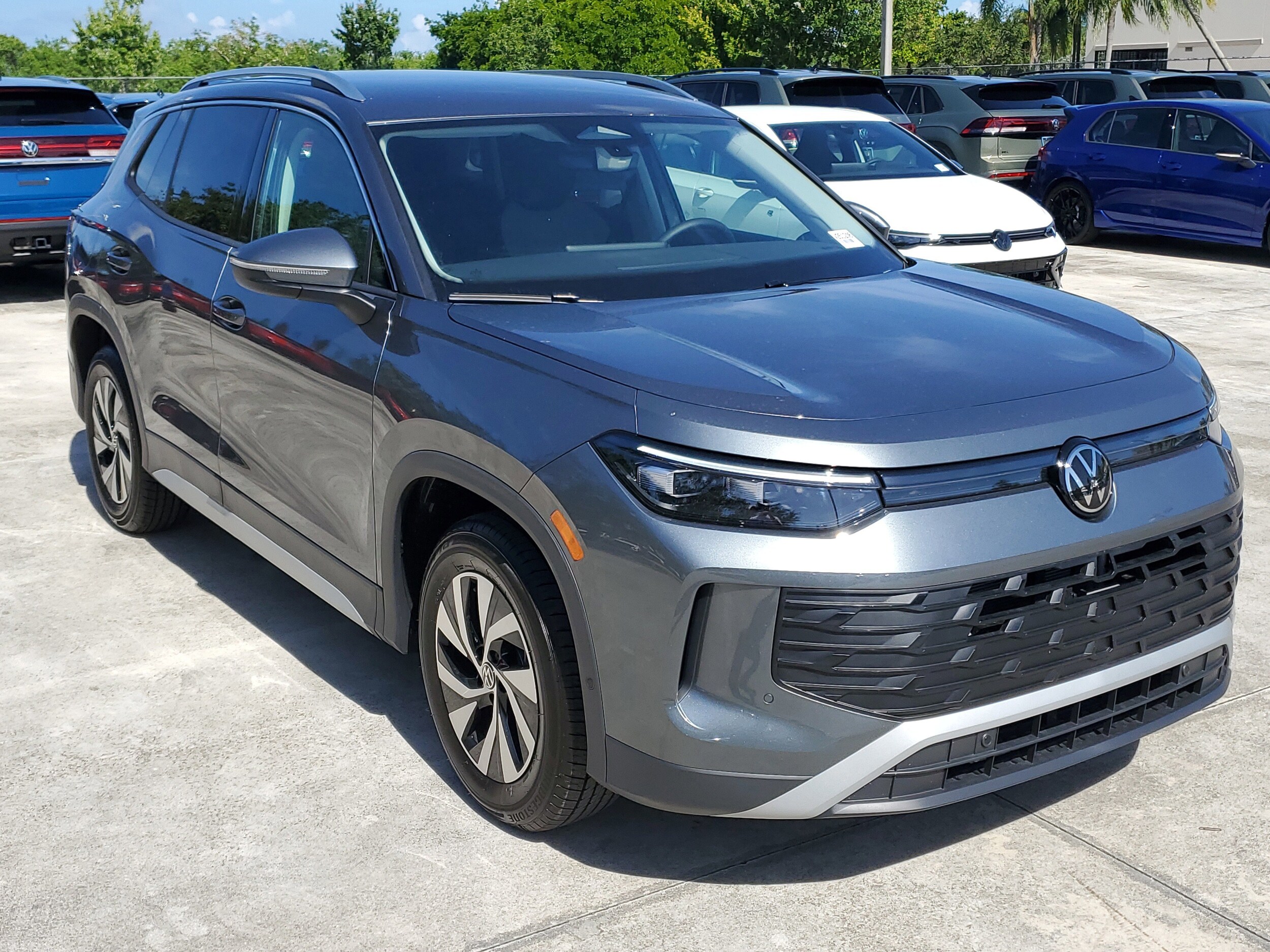 2025 Volkswagen Tiguan S photo 4