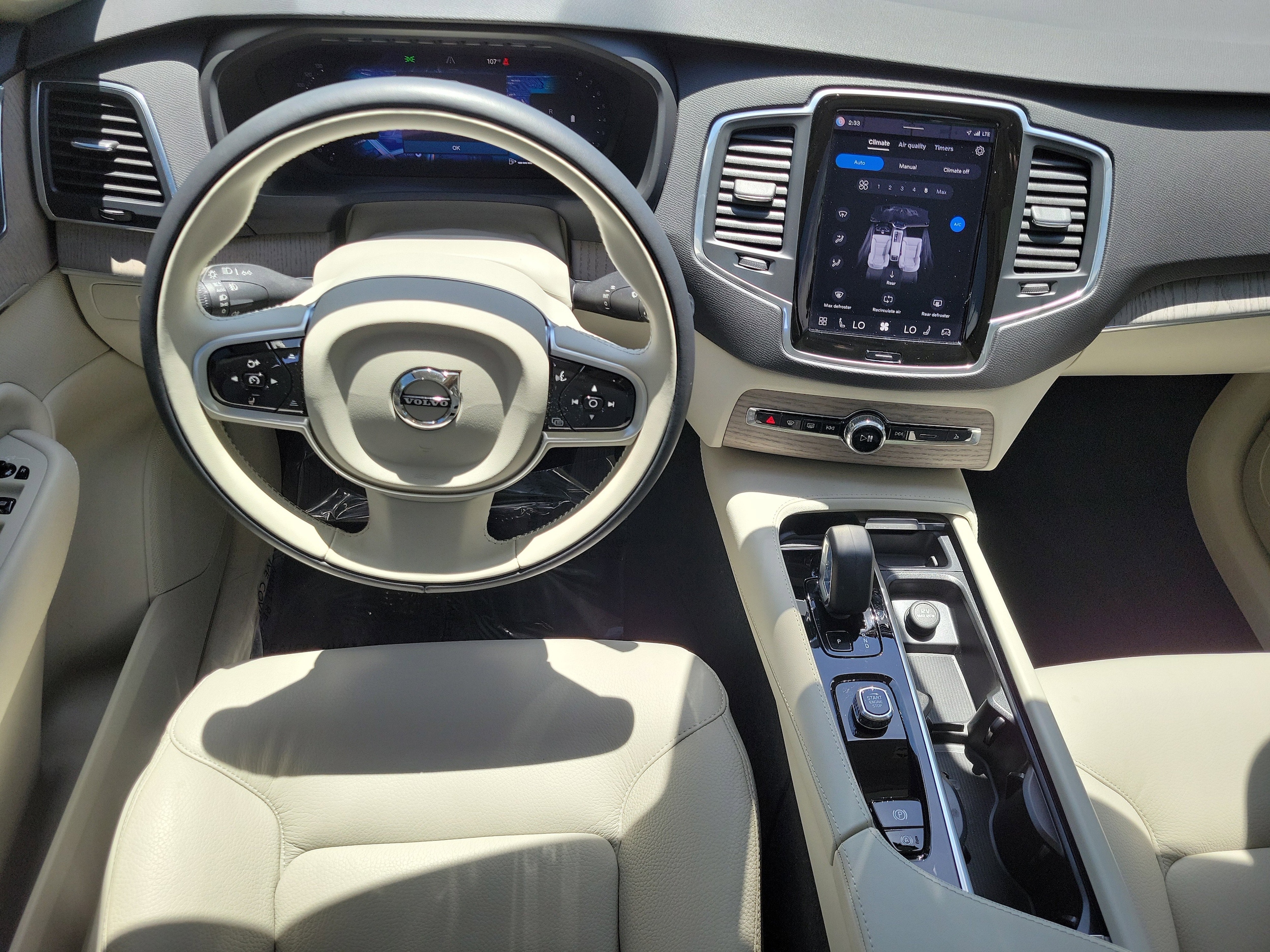 2025 Volvo XC90 Core - Photo 14