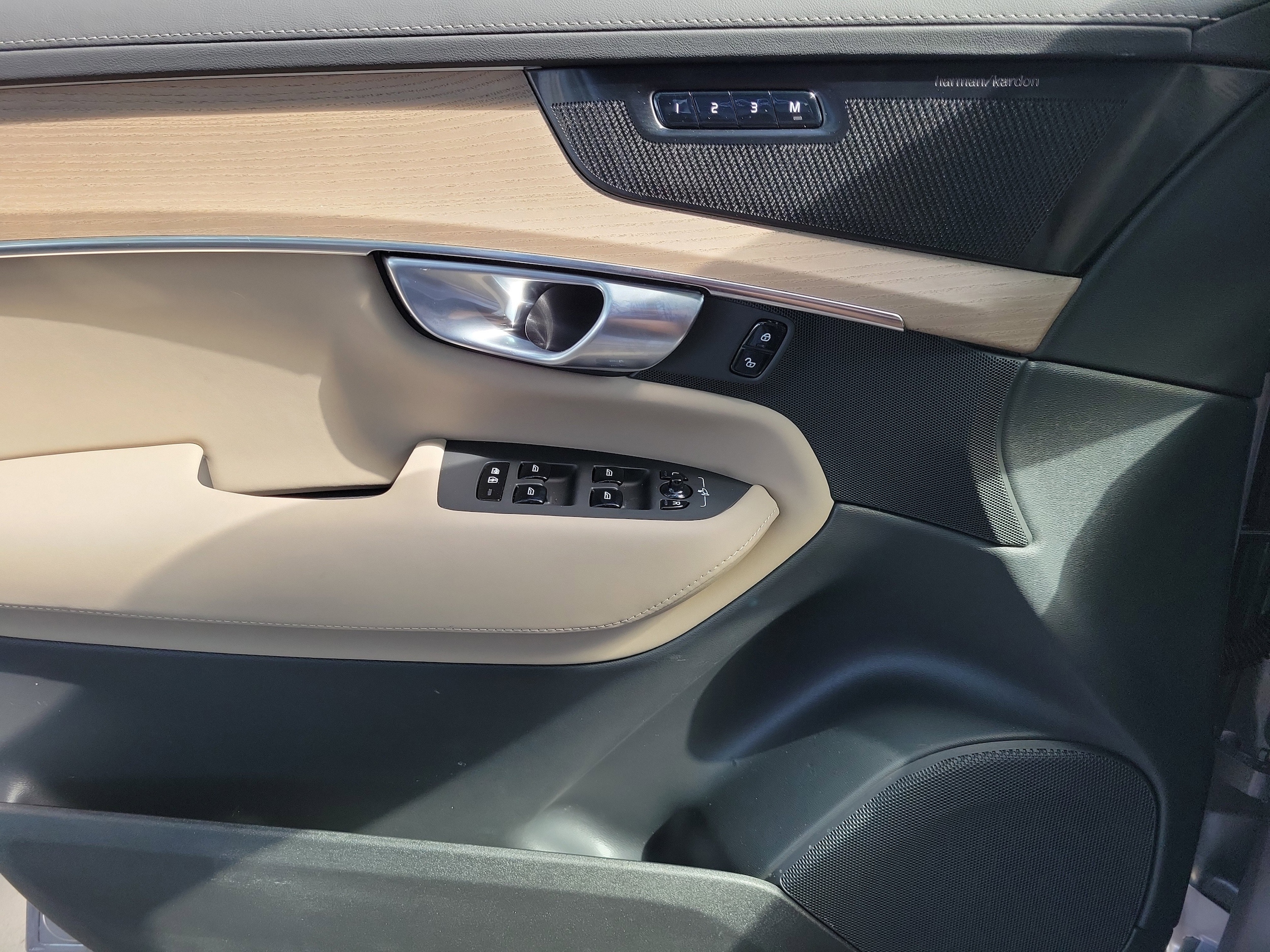 2026 Volvo XC90 Plus - Photo 17
