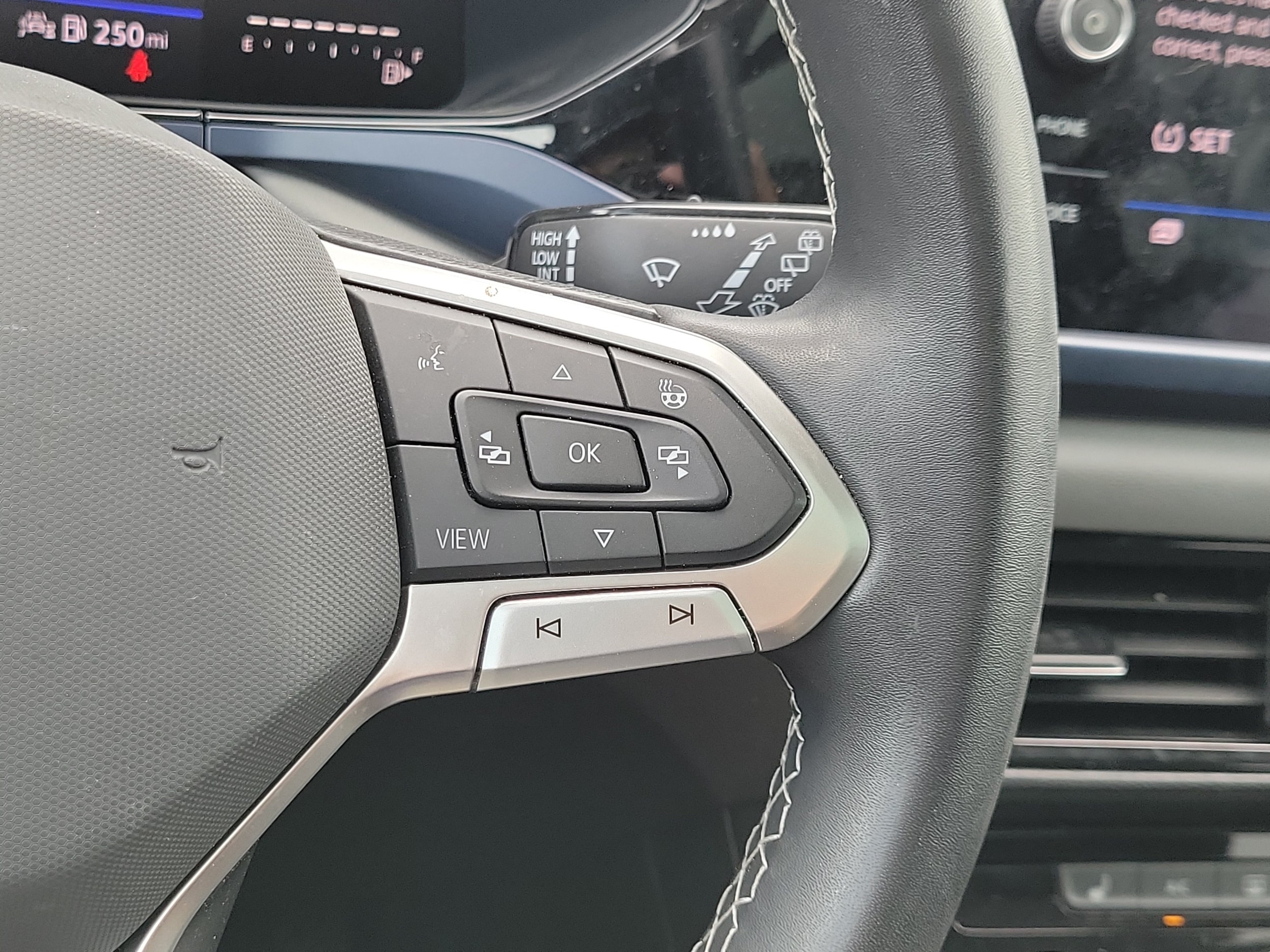 2023 Volkswagen Taos SE - Photo 23
