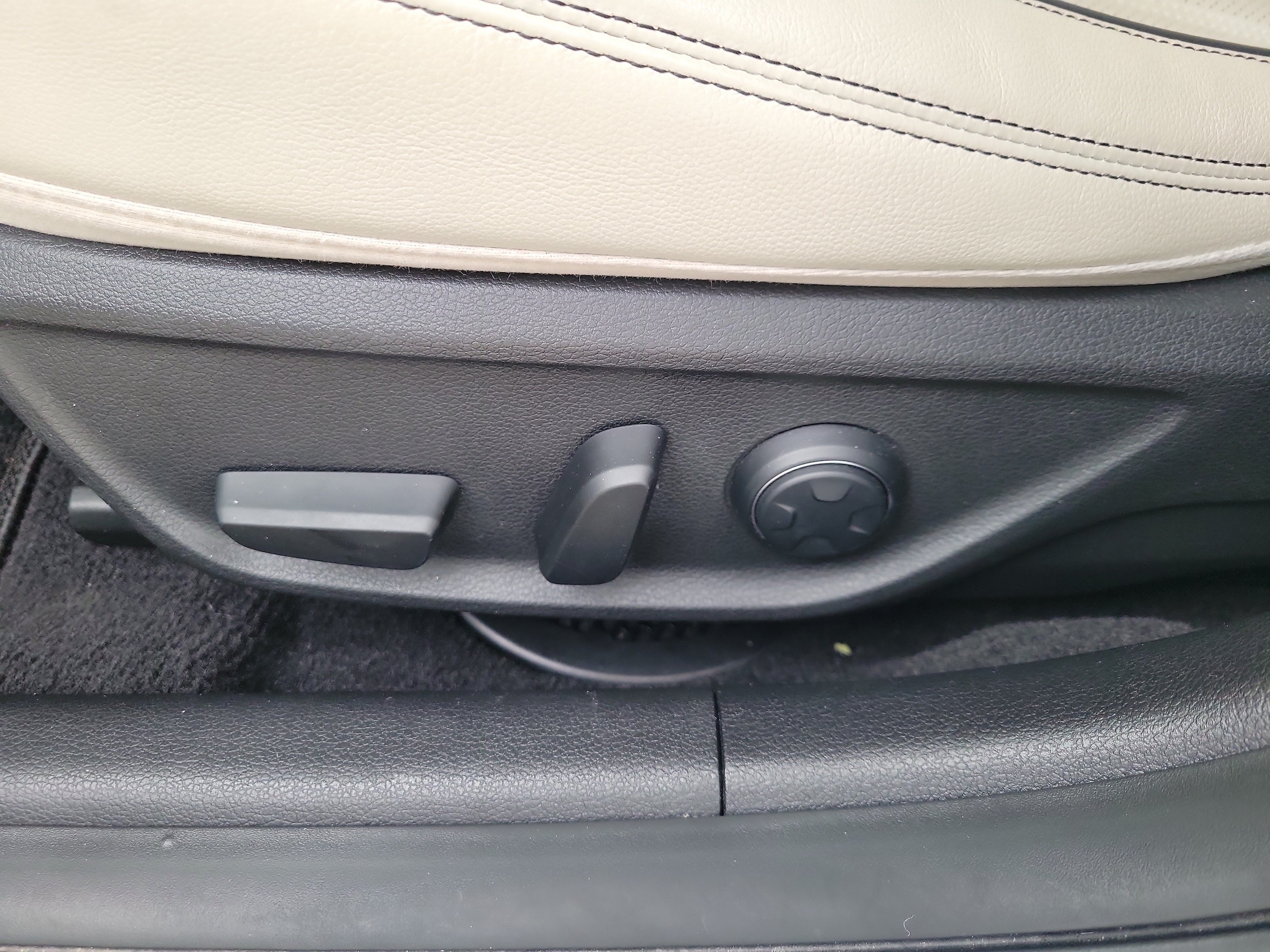 2021 GENESIS G70 Standard - Photo 16