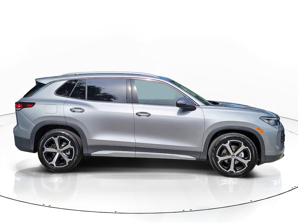 New 2026 Volkswagen Tiguan 2.0T SE SUV