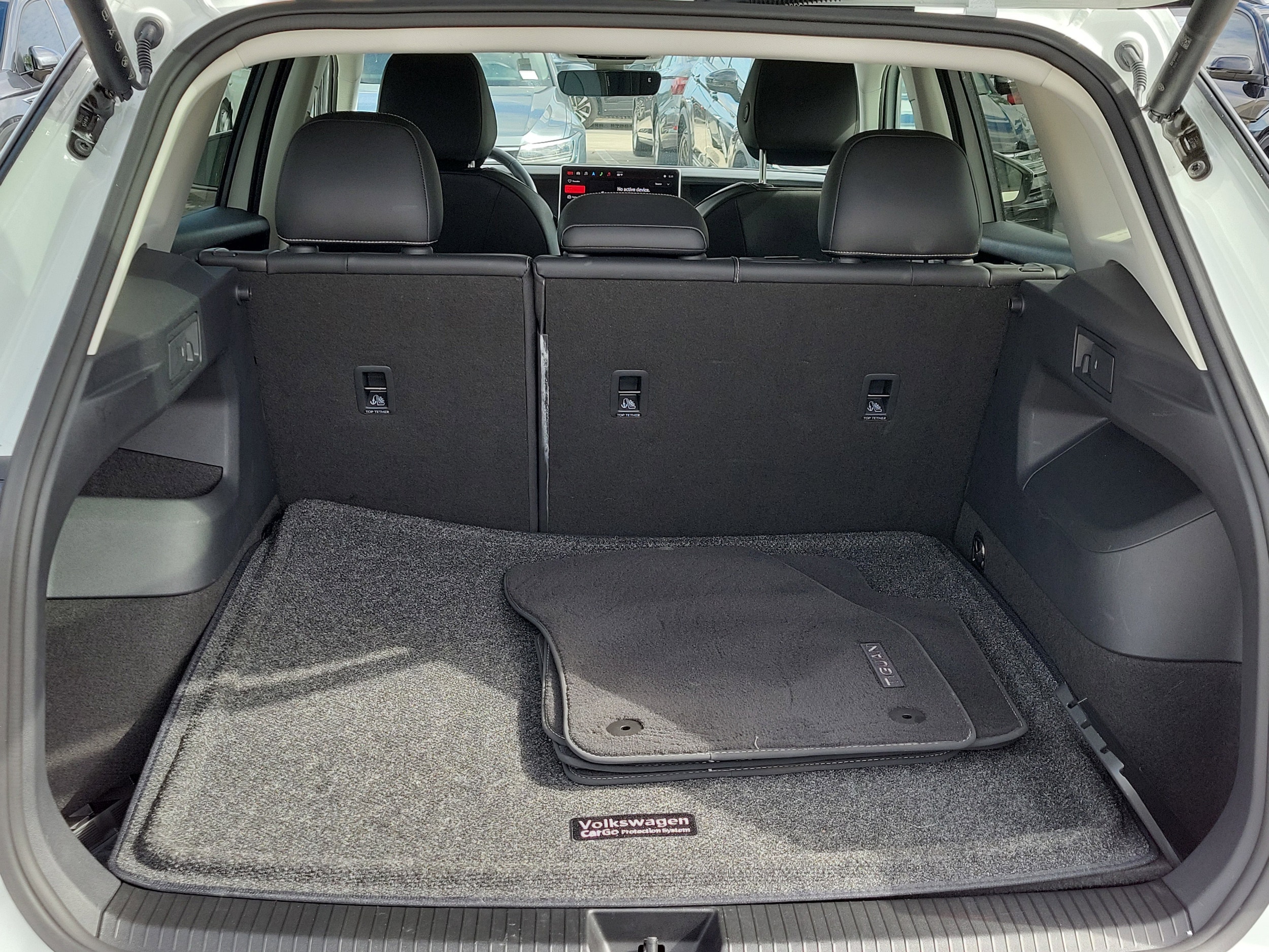 2025 Volkswagen Tiguan SE - Photo 10