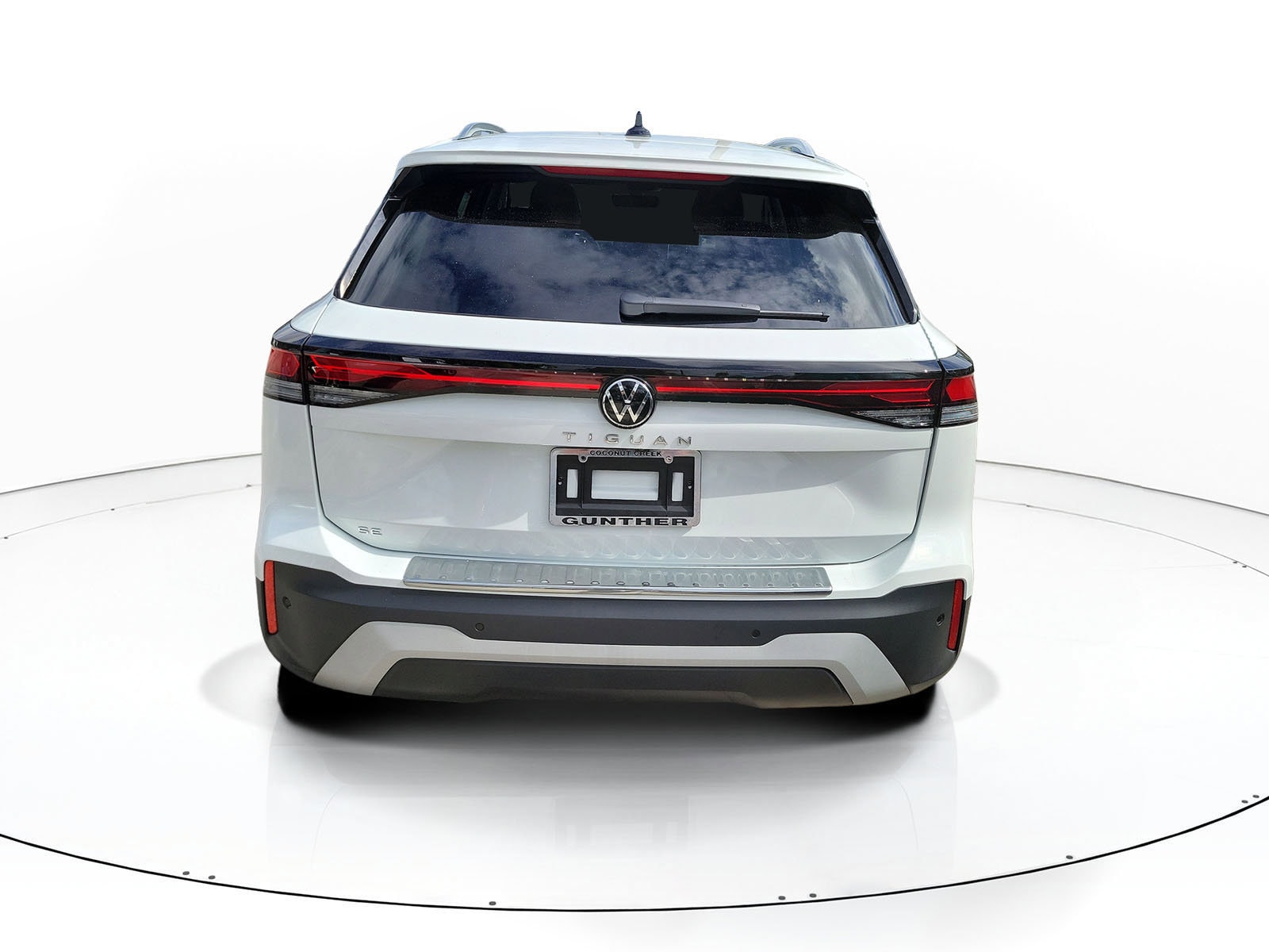 2025 Volkswagen Tiguan SE - Photo 8