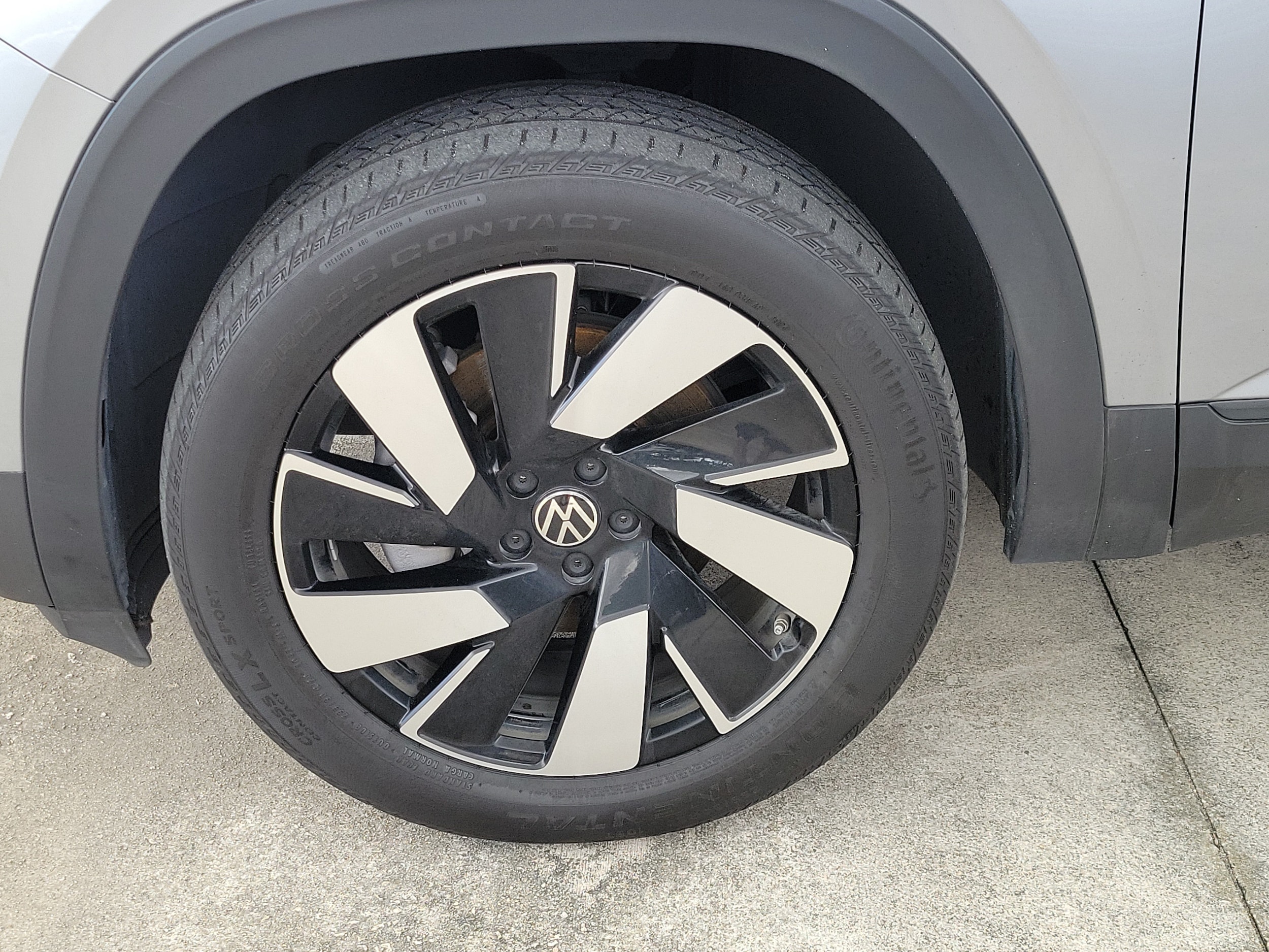 2024 Volkswagen Atlas Cross Sport SE w/Tech - Photo 4