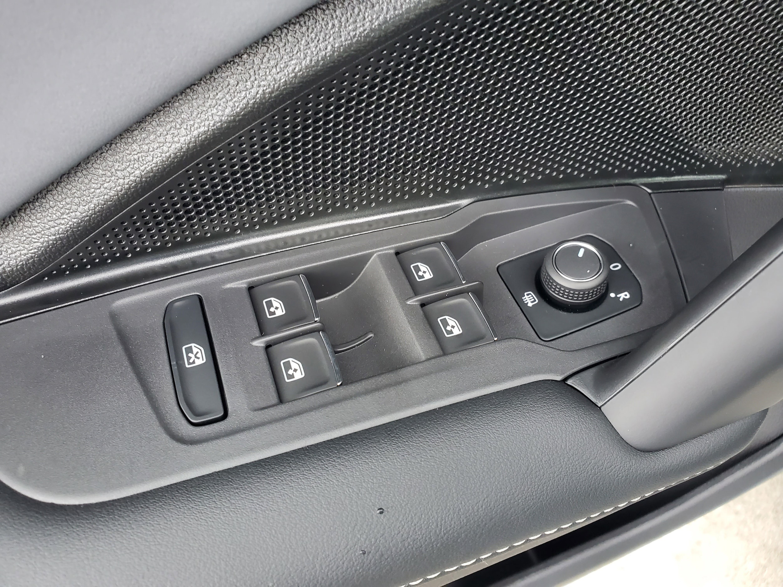 2026 Volkswagen Tiguan SE R-LINE BLACK - Photo 15