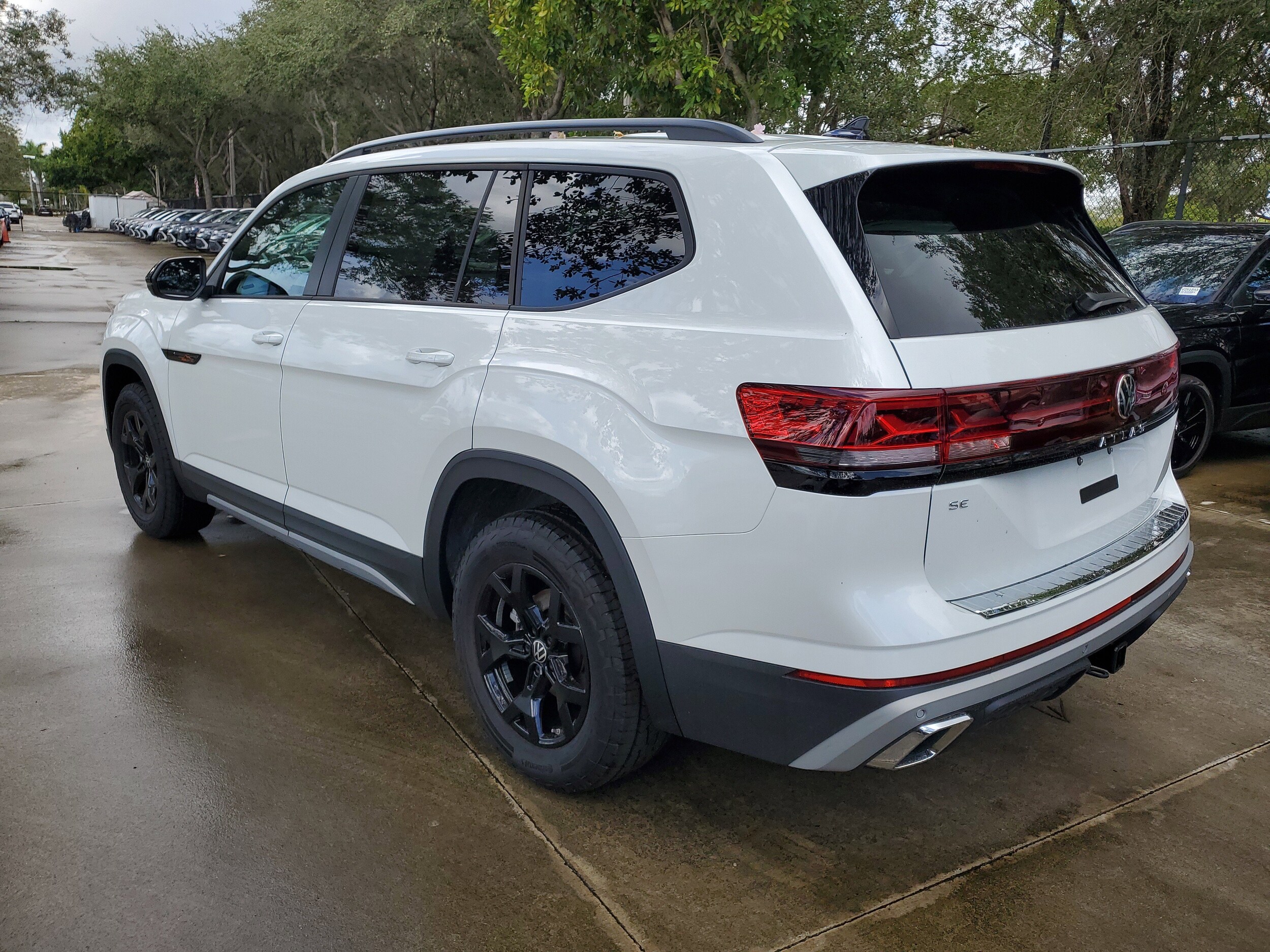 2026 Volkswagen Atlas Peak Edition SE photo 4