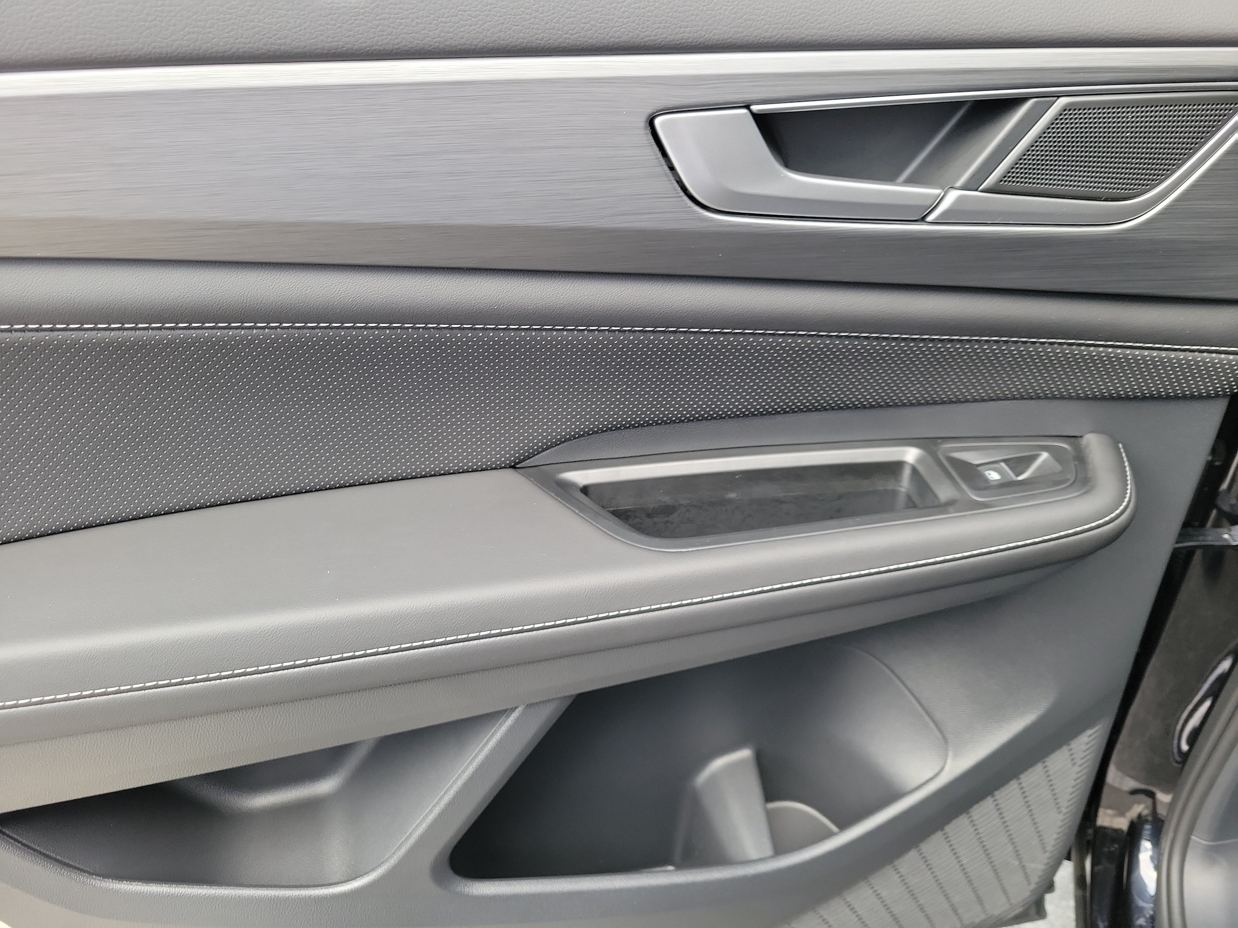 2025 Volkswagen Atlas Cross Sport SE w/Tech - Photo 12