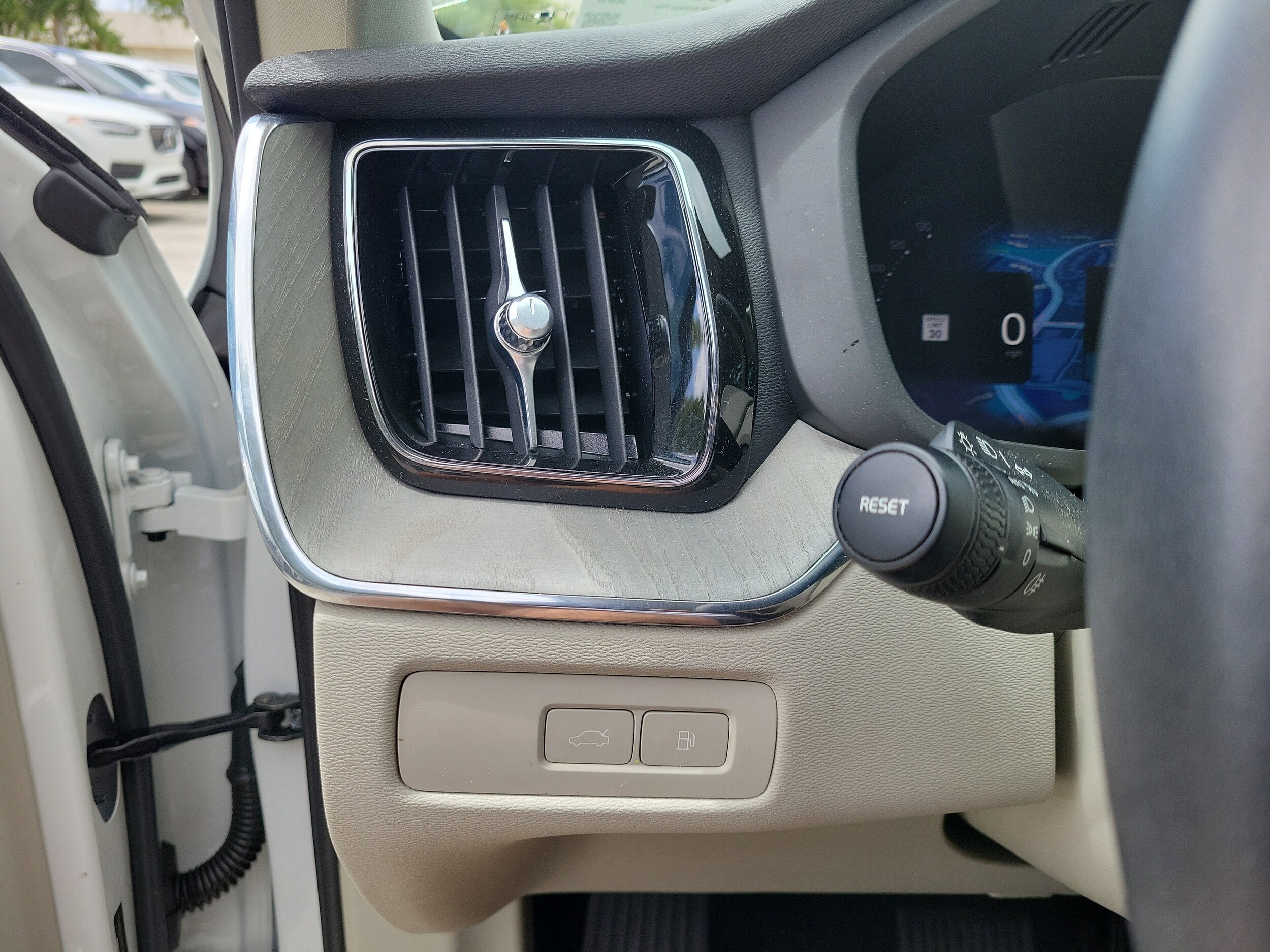 2024 Volvo XC60 Plus - Photo 20