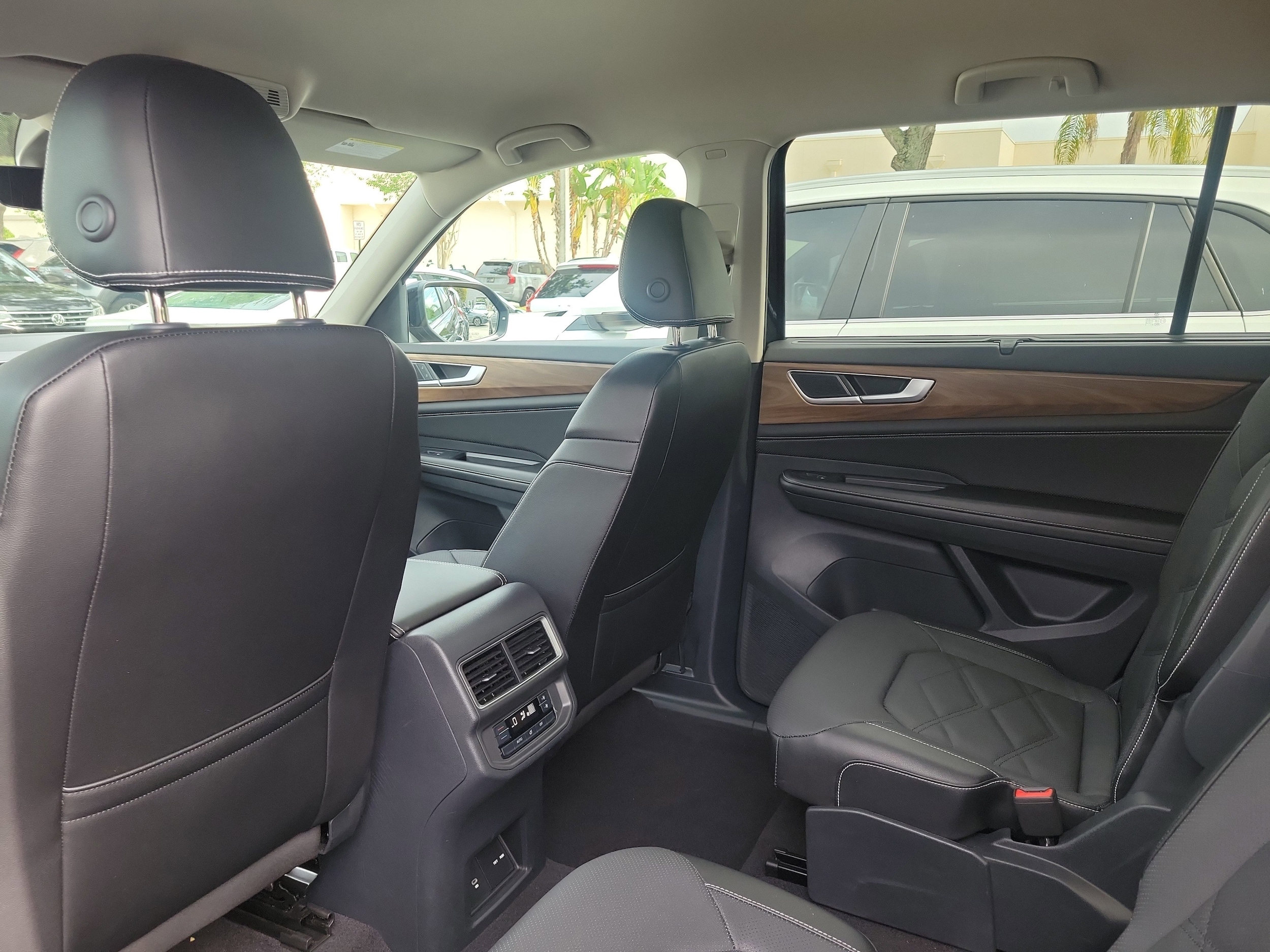 2024 Volkswagen Atlas SE w/Tech - Photo 11