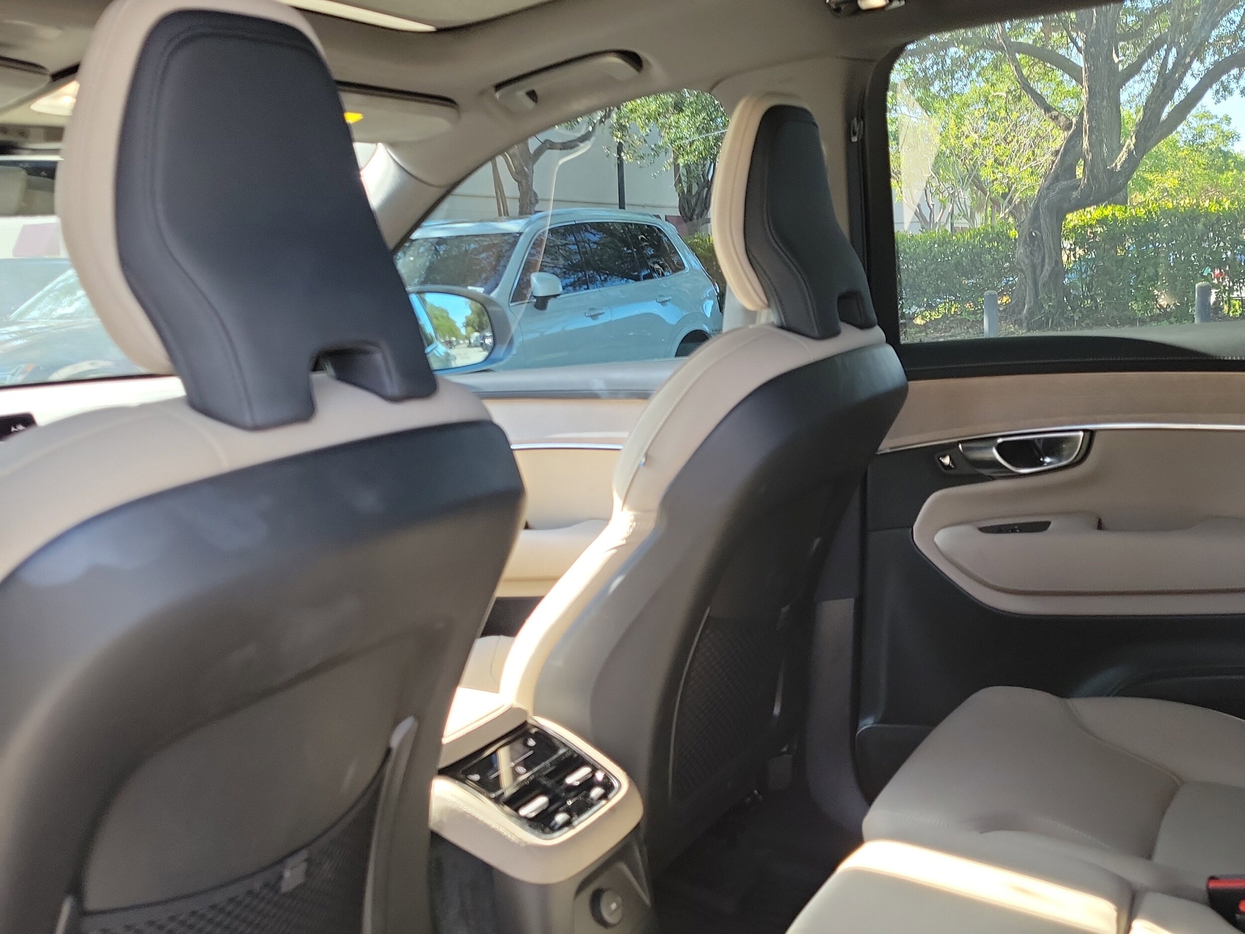 2025 Volvo XC90 Plus - Photo 14