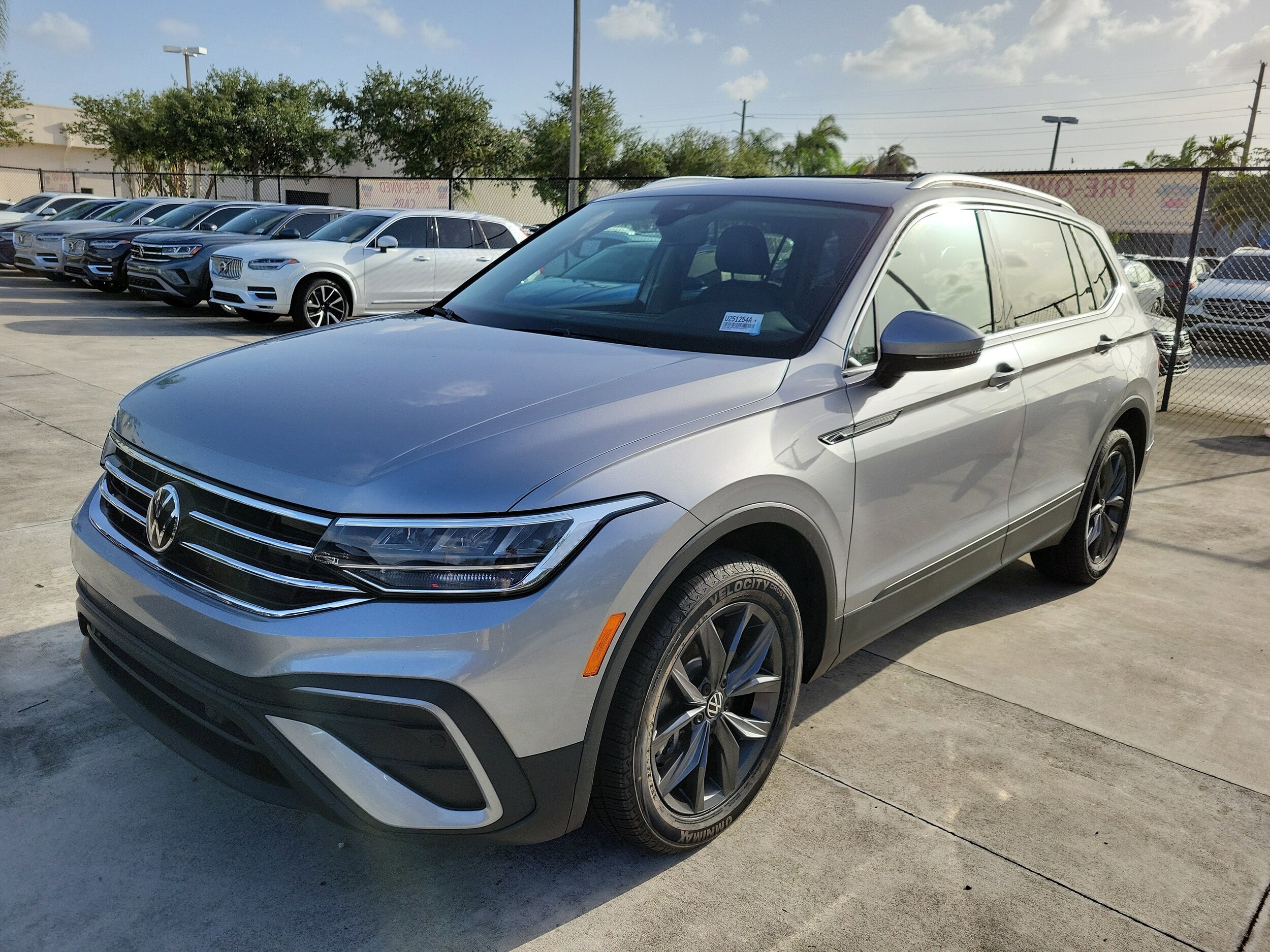 2022 Volkswagen Tiguan SE photo 3