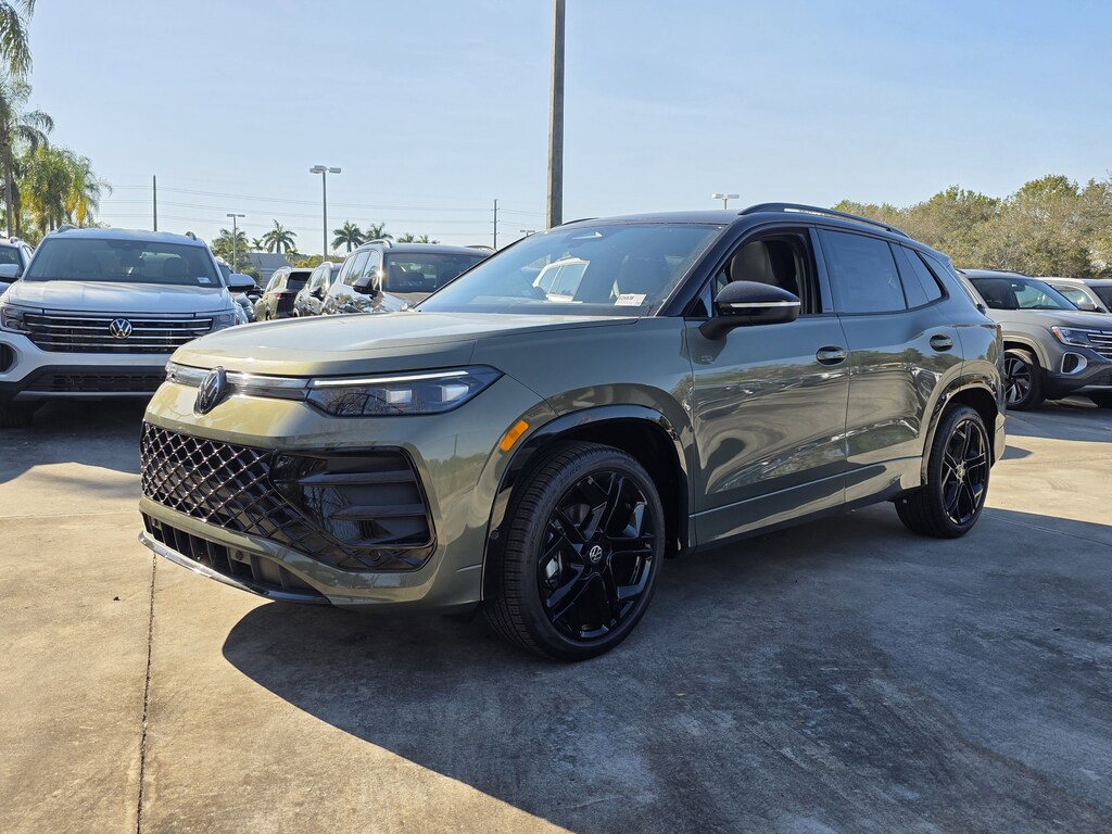 New 2026 Volkswagen Tiguan 2.0T SE R-Line Black SUV